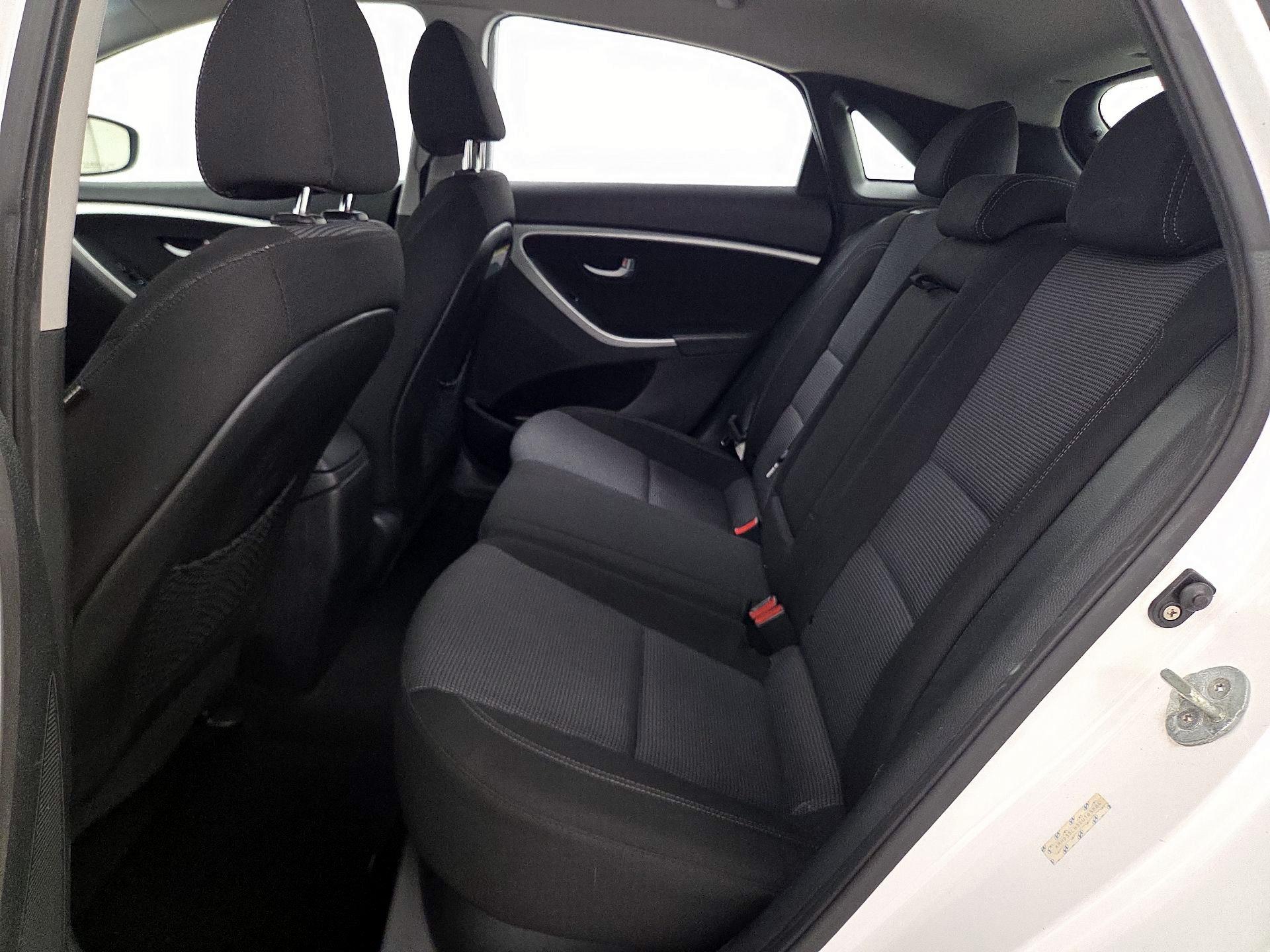 Thumbnail: 2014 Hyundai Elantra - 18
