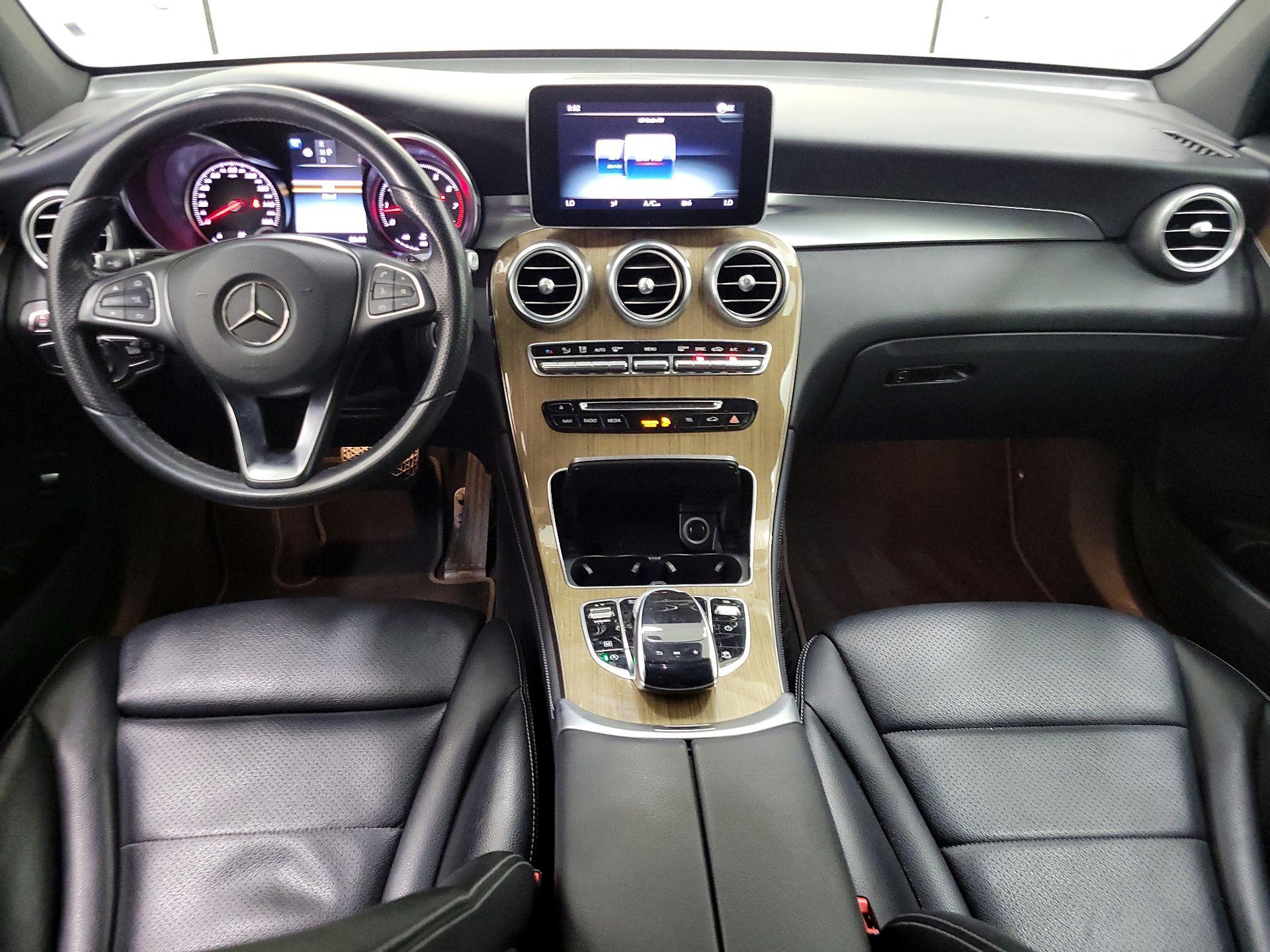 Thumbnail: 2017 Mercedes-Benz GLC - 9