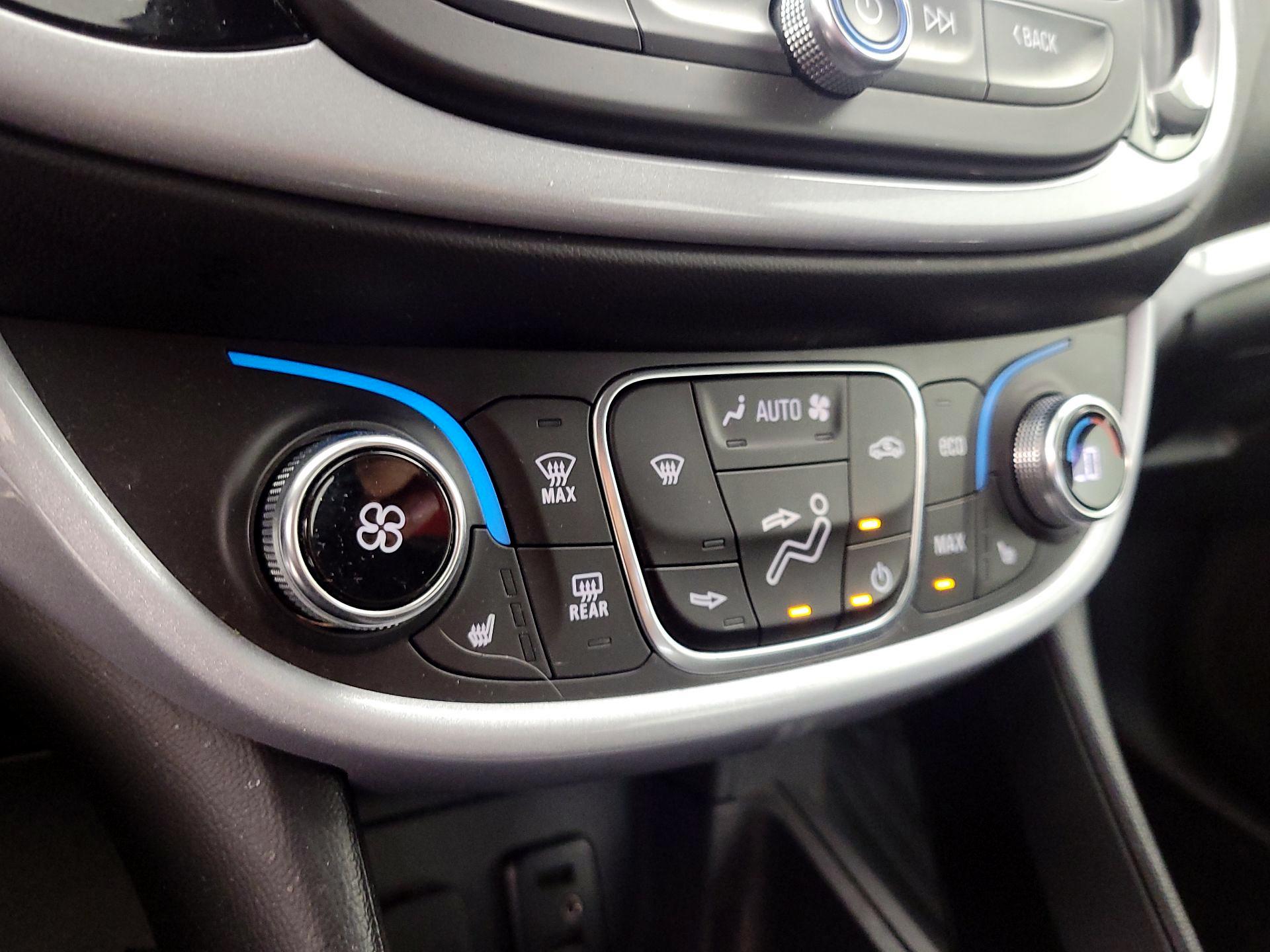 Thumbnail: 2018 Chevrolet Volt - 16