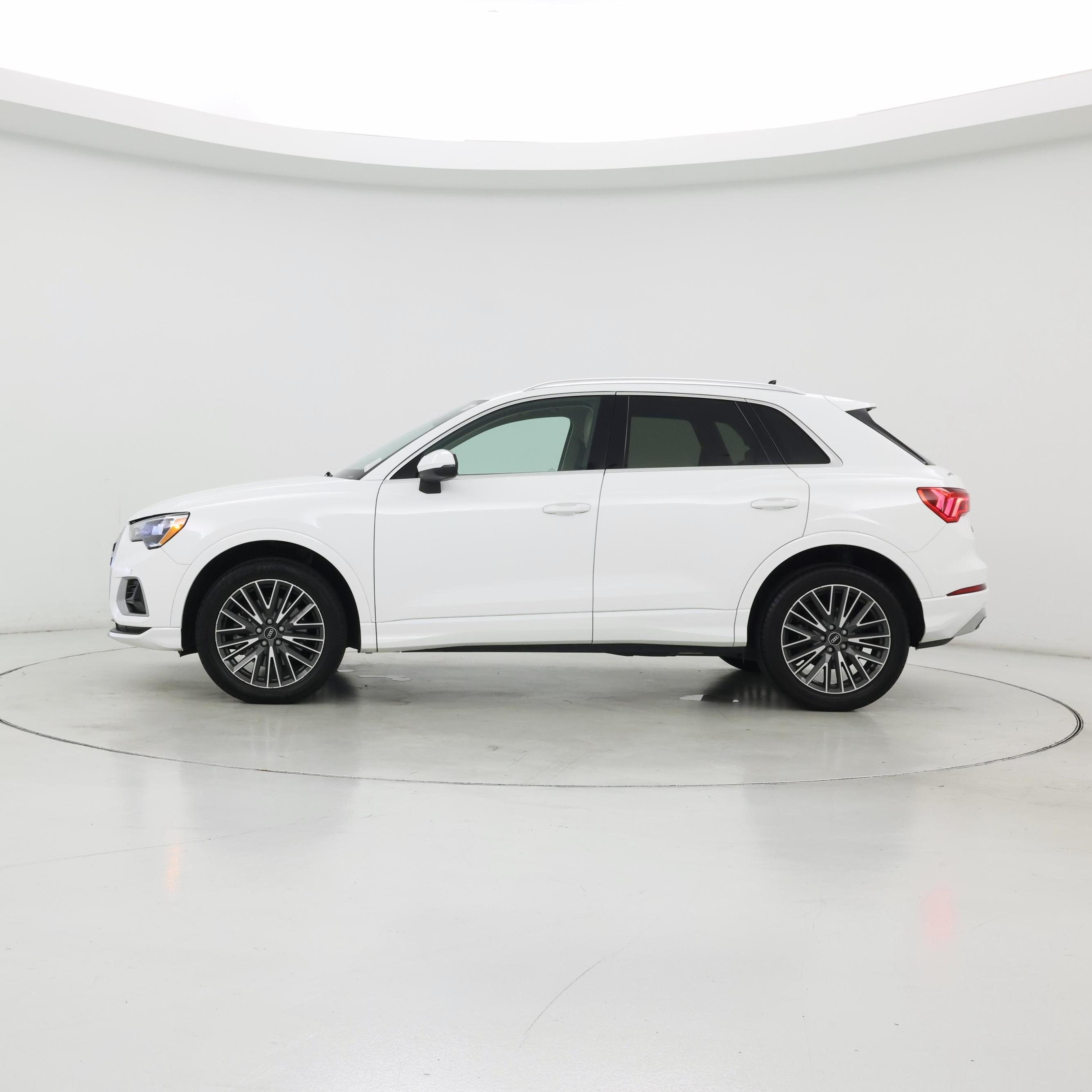 Thumbnail: 2021 Audi Q3 - 3