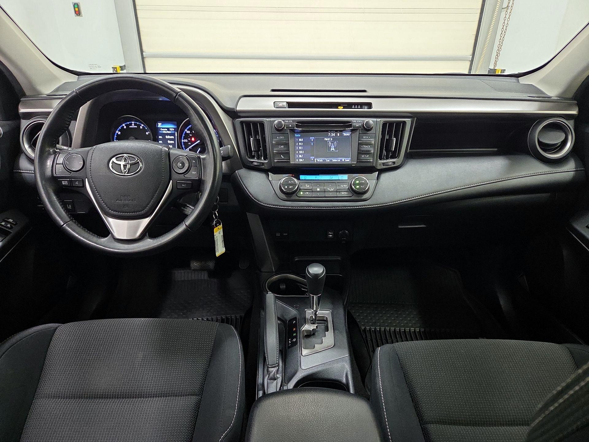 Thumbnail: 2018 Toyota RAV4 - 9