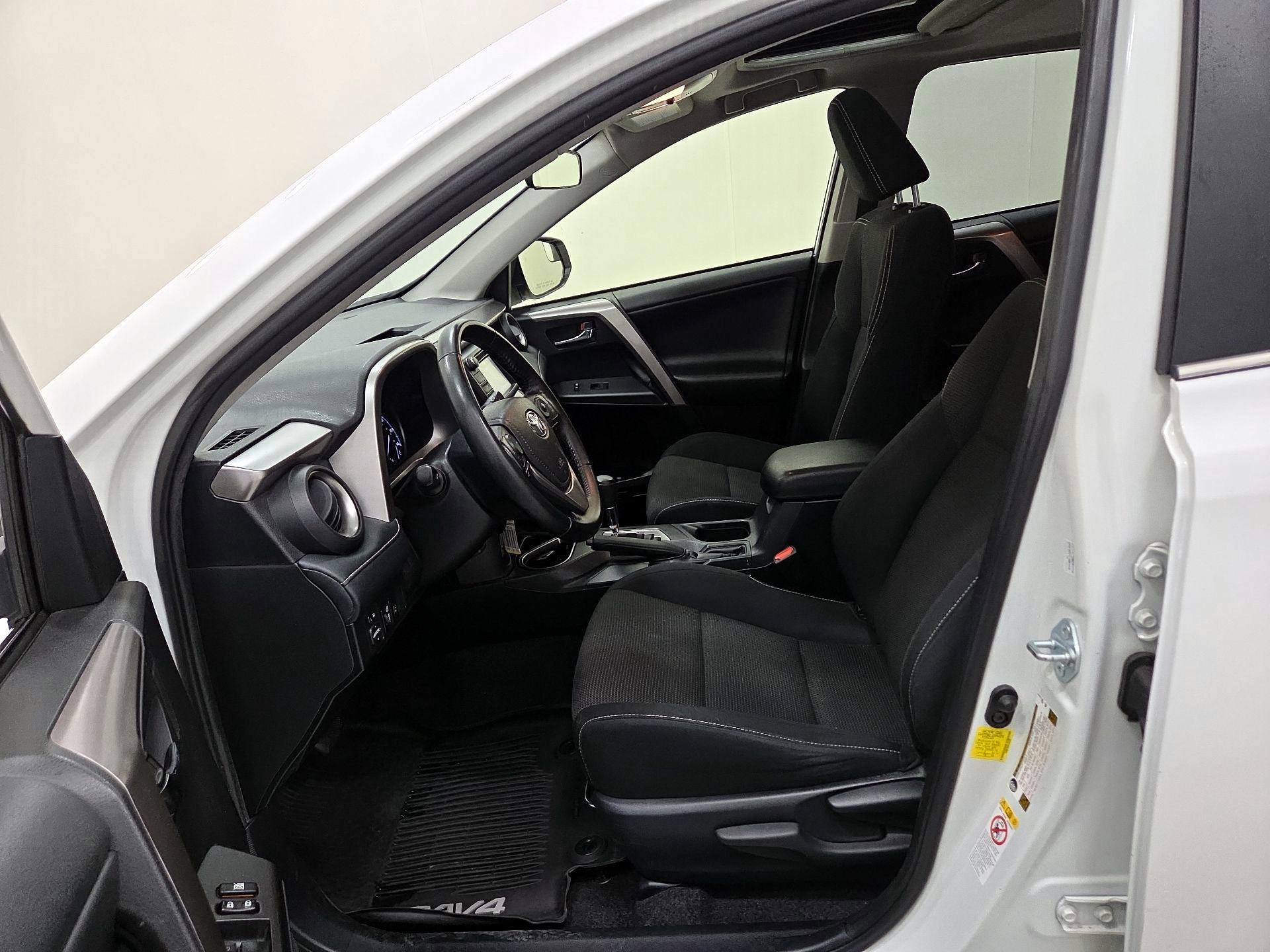 Thumbnail: 2018 Toyota RAV4 - 11