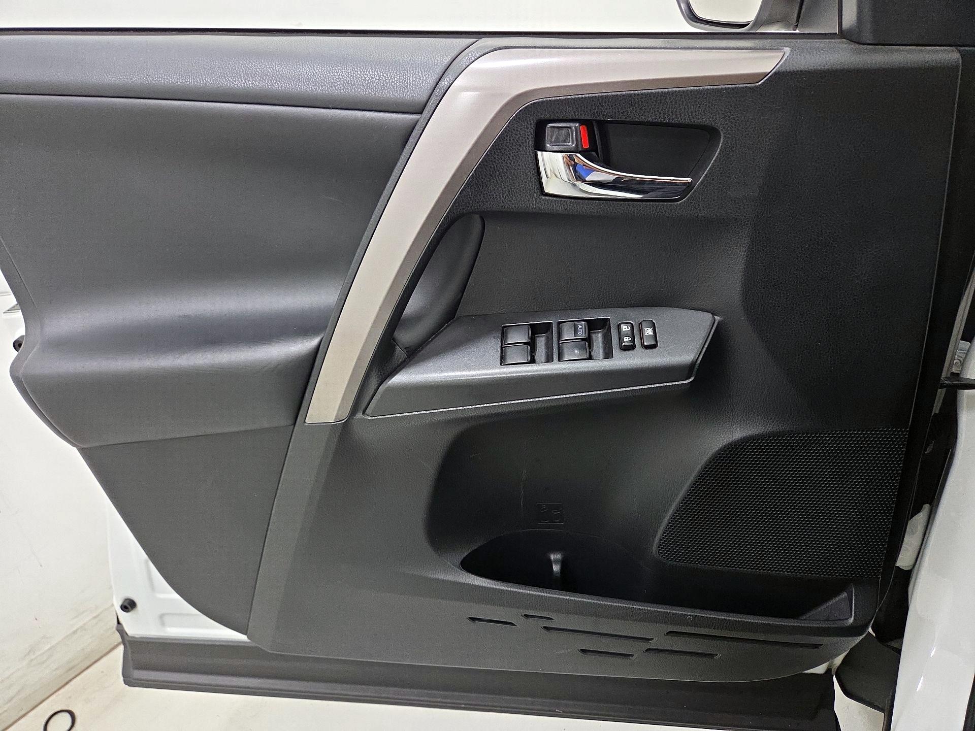 Thumbnail: 2018 Toyota RAV4 - 12