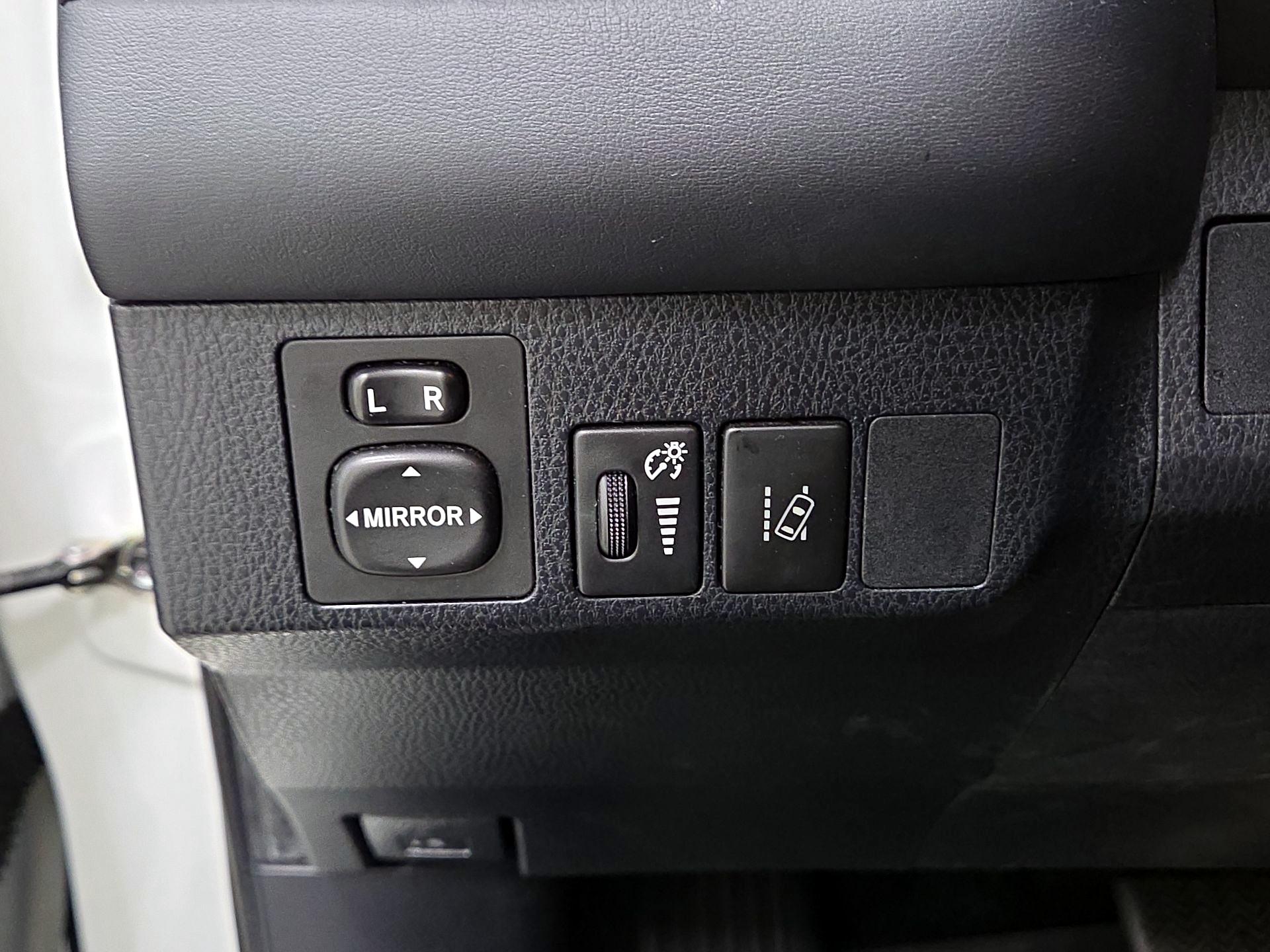 Thumbnail: 2018 Toyota RAV4 - 13