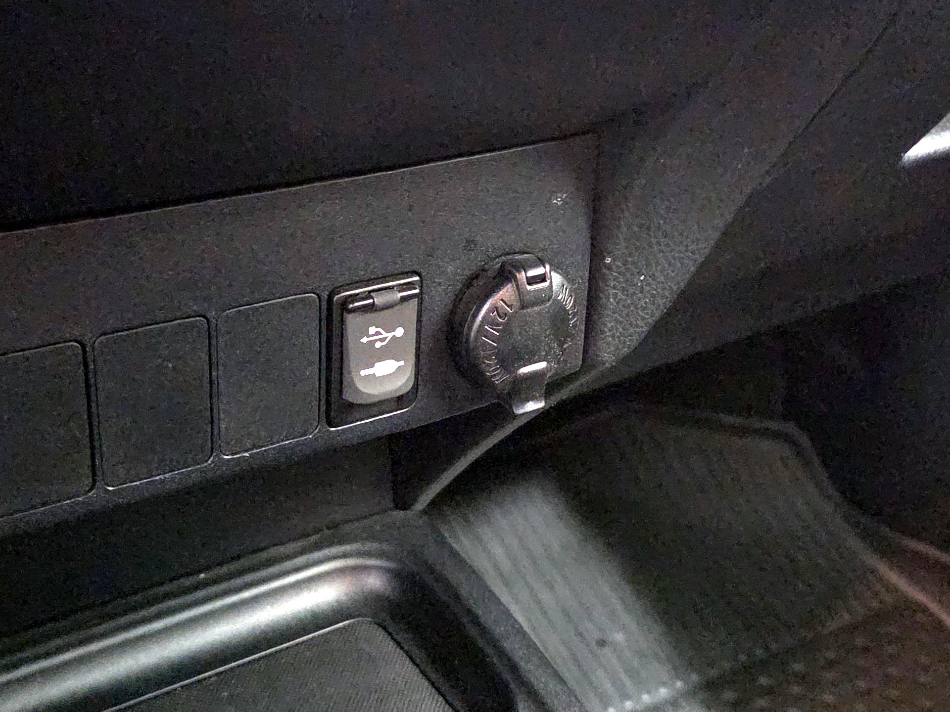 Thumbnail: 2018 Toyota RAV4 - 18