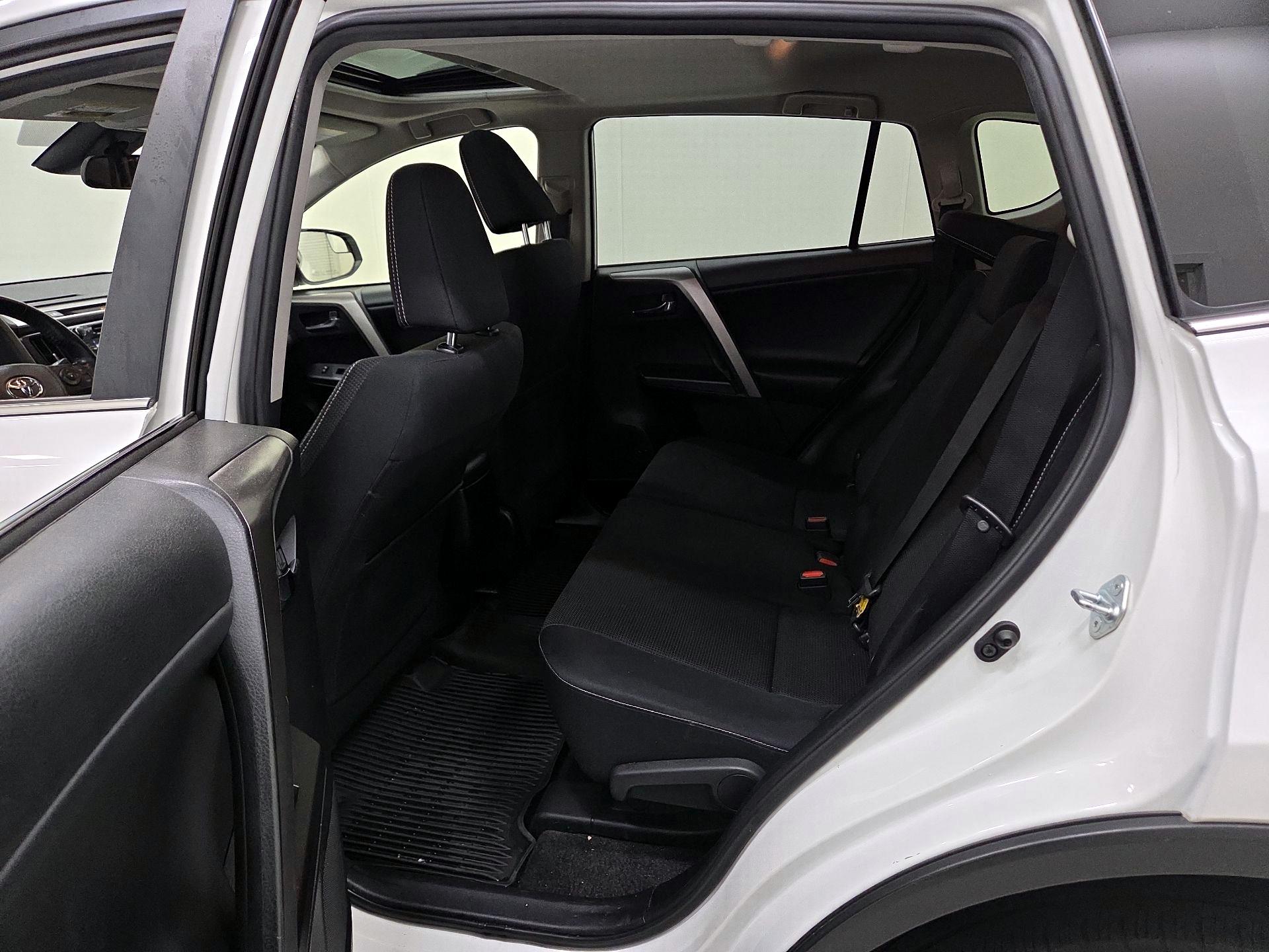 Thumbnail: 2018 Toyota RAV4 - 20
