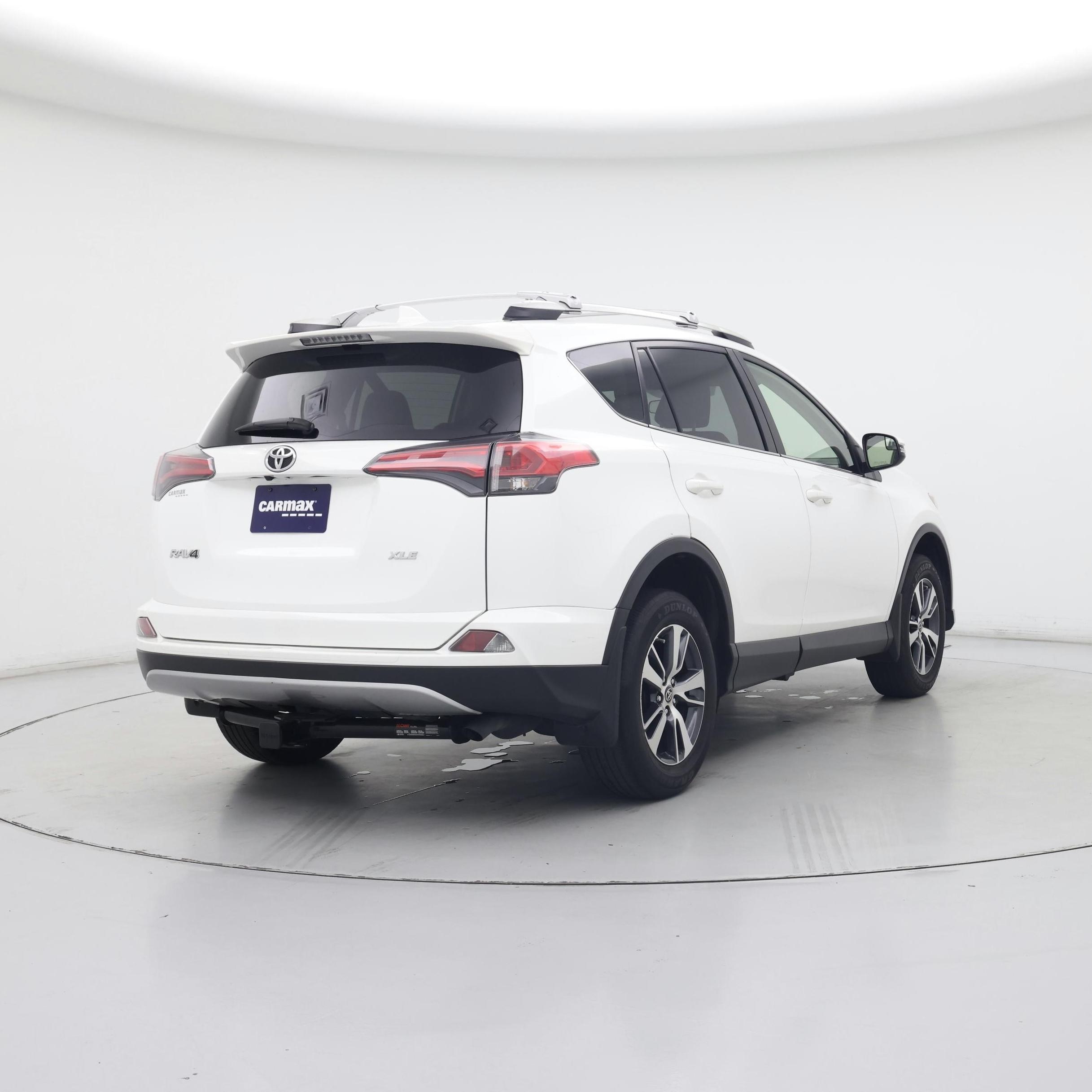 Thumbnail: 2018 Toyota RAV4 - 8