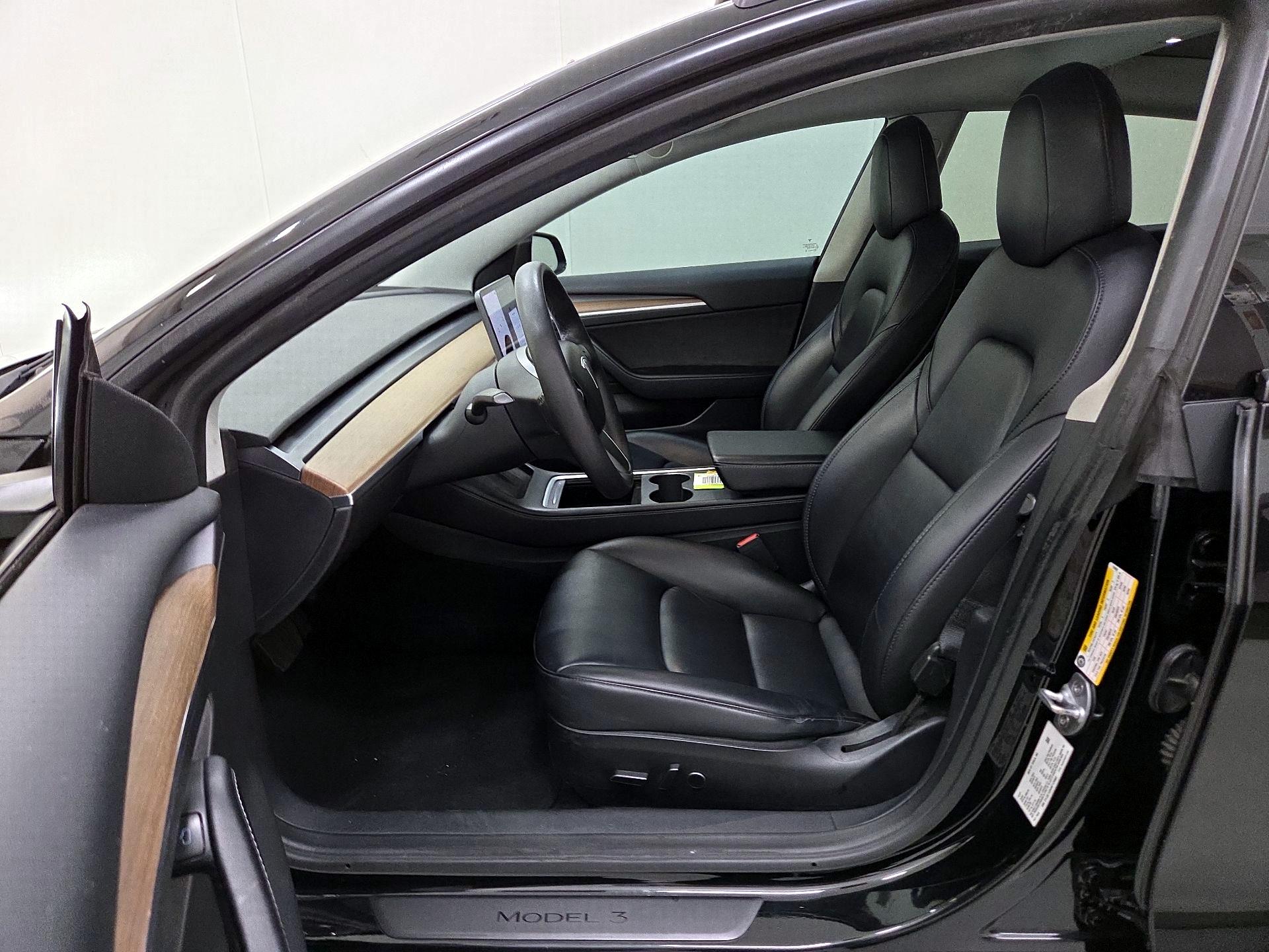 Thumbnail: 2022 Tesla Model 3 - 11