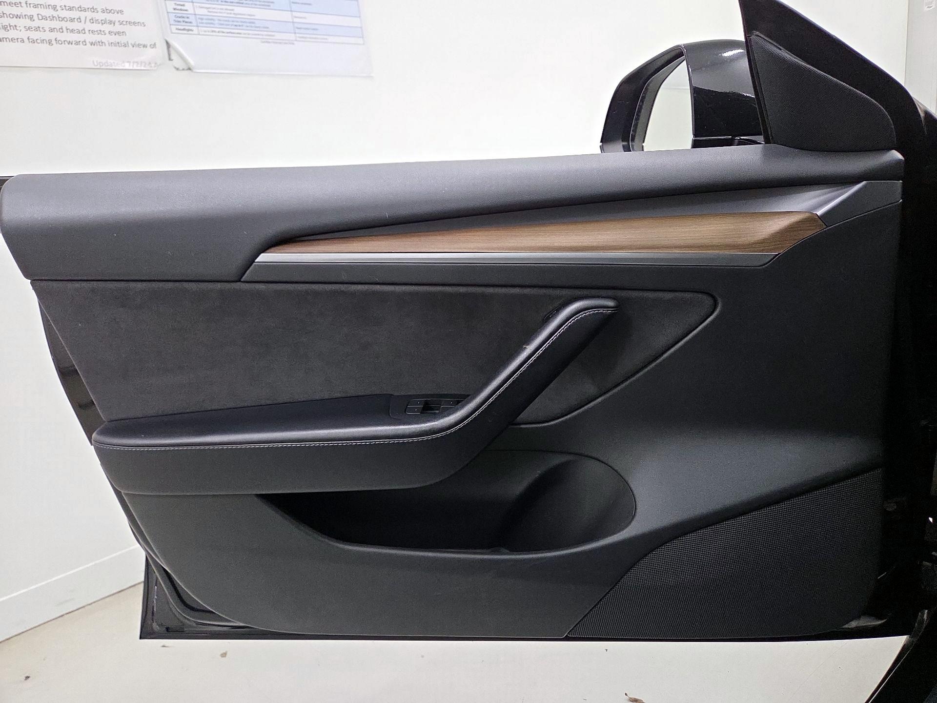 Thumbnail: 2022 Tesla Model 3 - 12