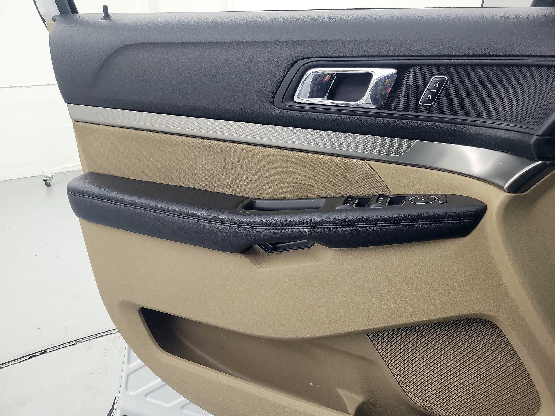 Thumbnail: 2017 Ford Explorer - 12