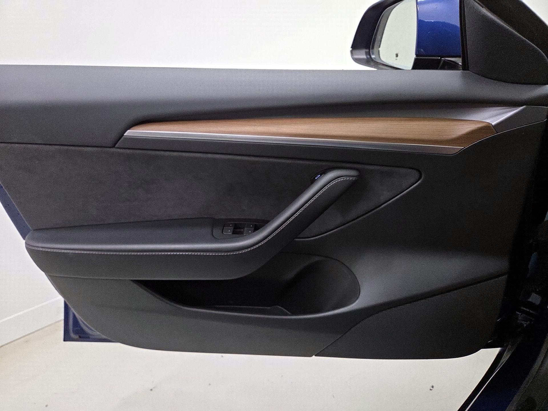 Thumbnail: 2021 Tesla Model 3 - 12