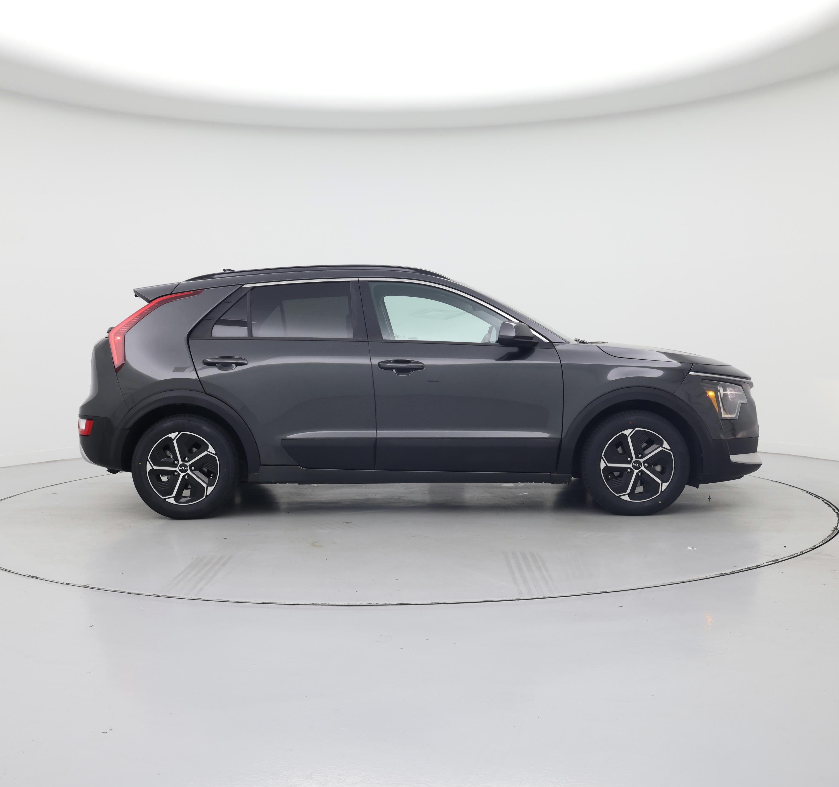 Thumbnail: 2023 Kia Niro - 7