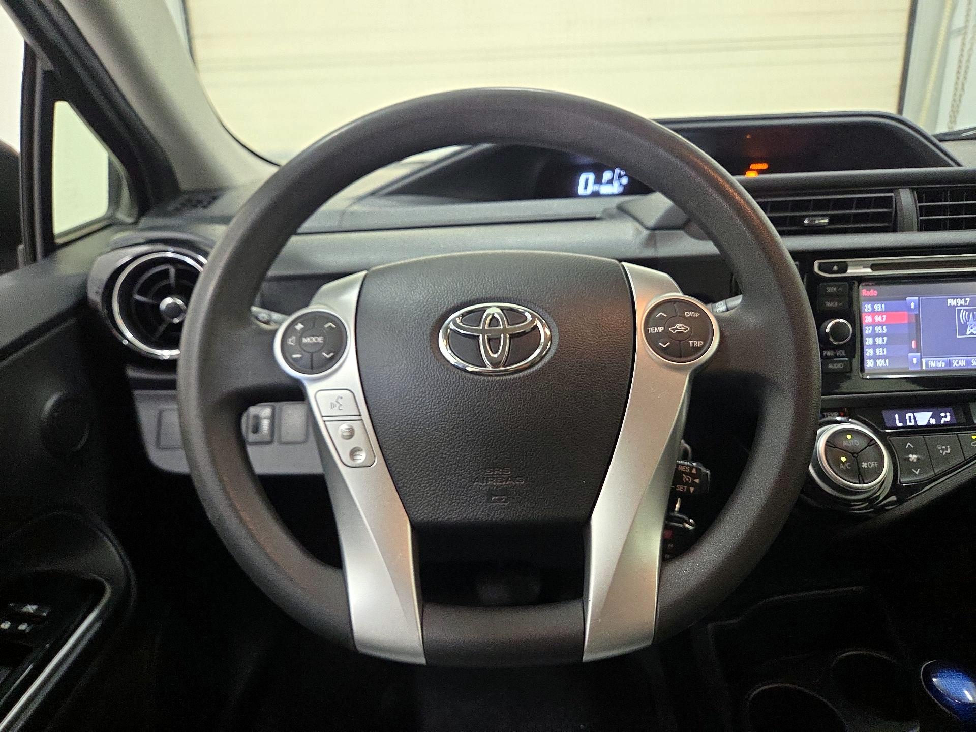 Thumbnail: 2015 Toyota Prius c - 10
