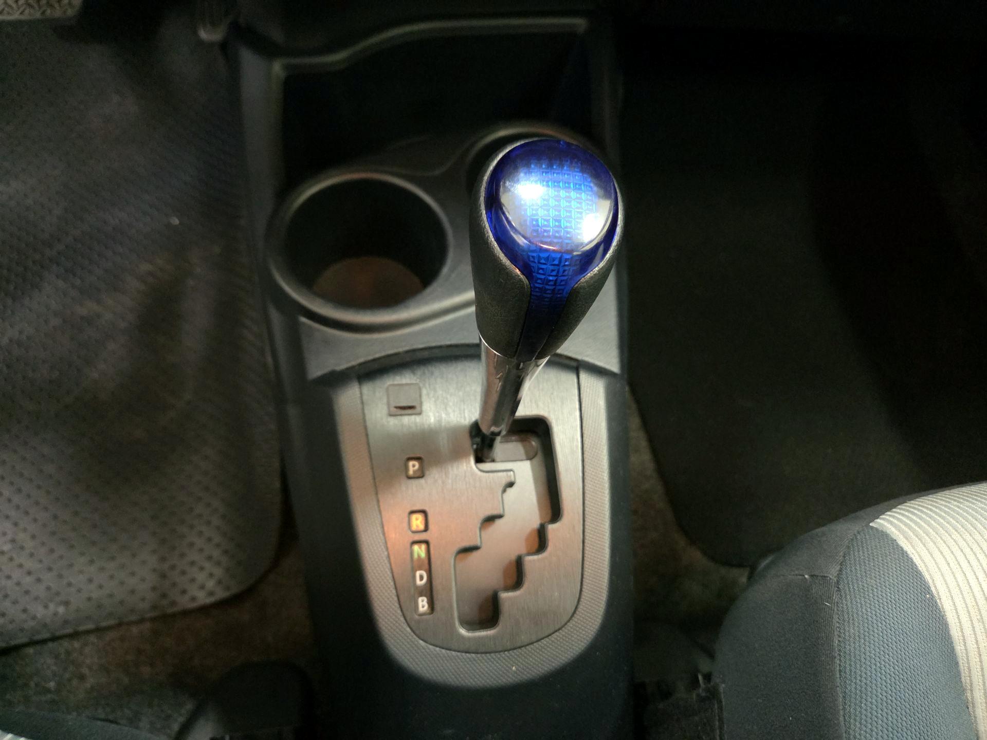 Thumbnail: 2015 Toyota Prius c - 16