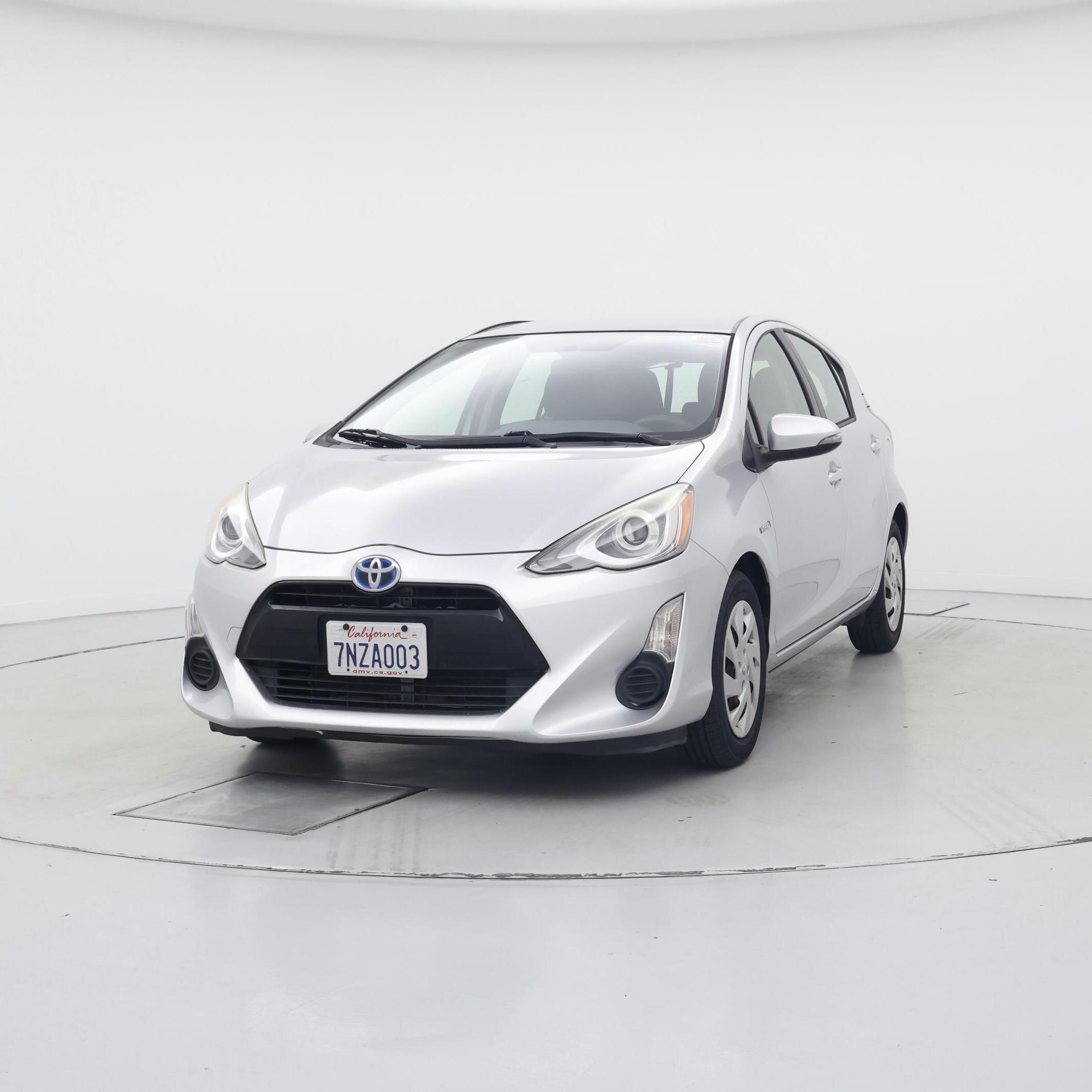 Thumbnail: 2015 Toyota Prius c - 4