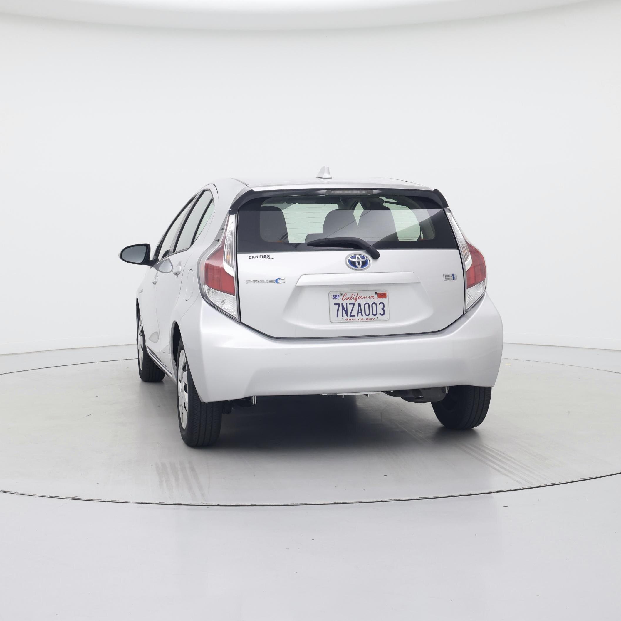 Thumbnail: 2015 Toyota Prius c - 6