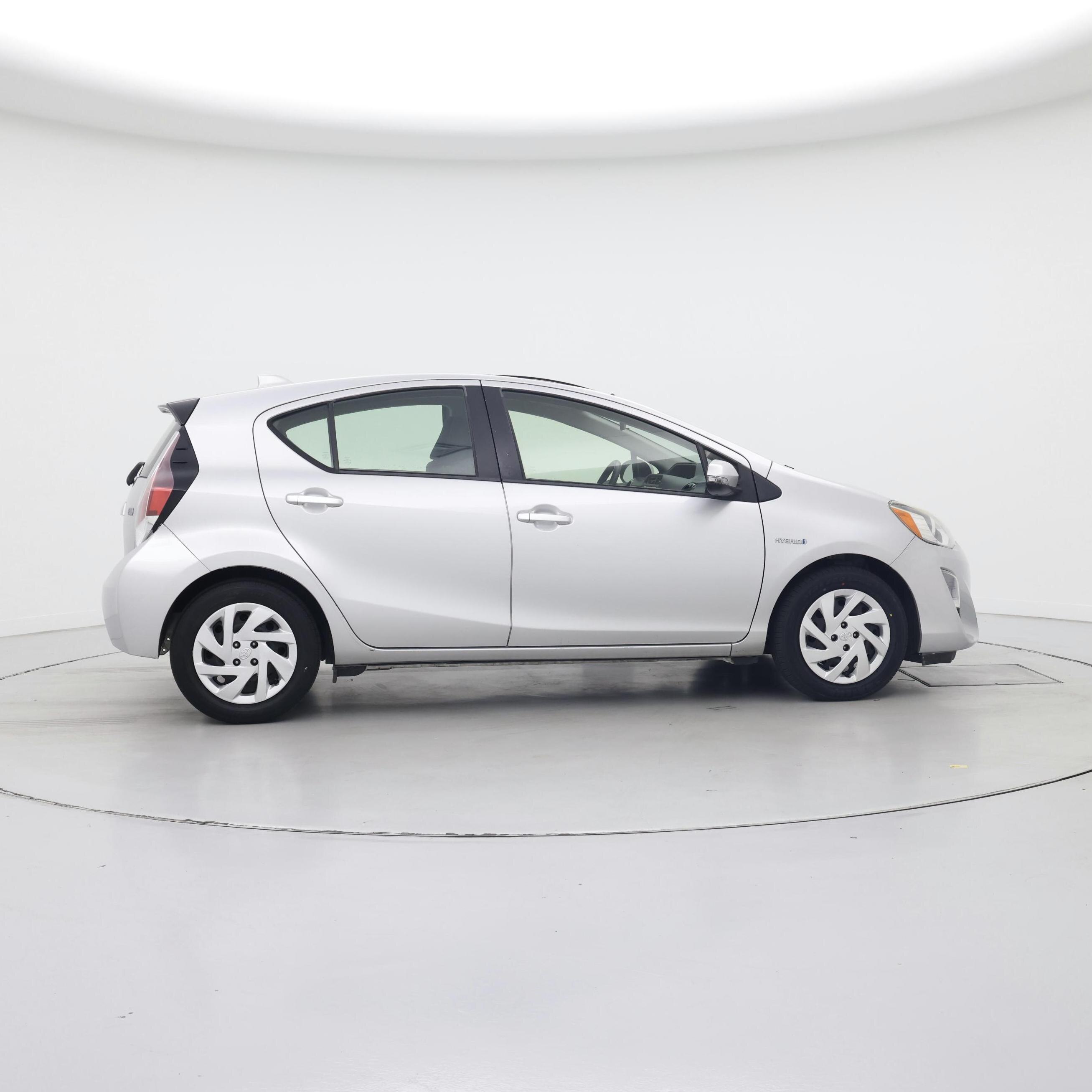 Thumbnail: 2015 Toyota Prius c - 7