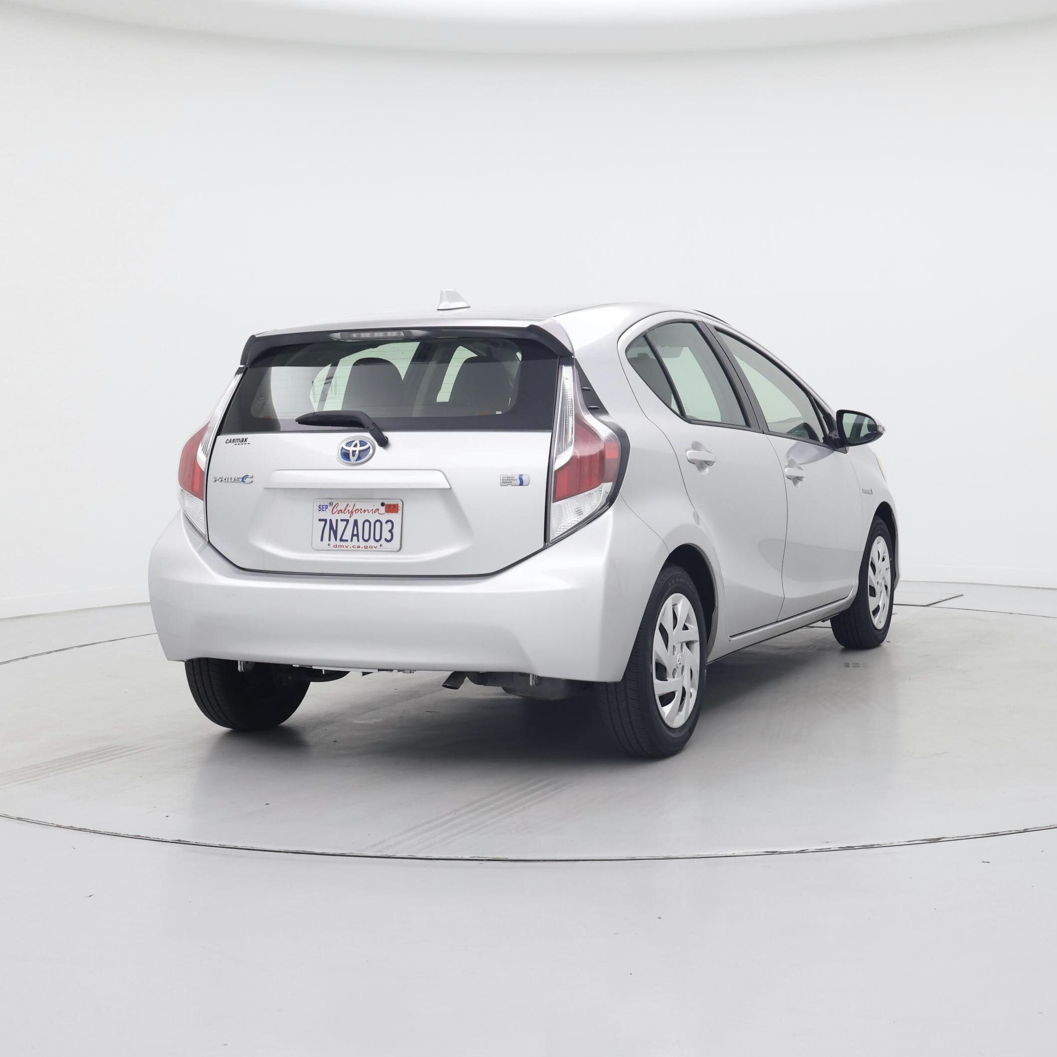Thumbnail: 2015 Toyota Prius c - 8