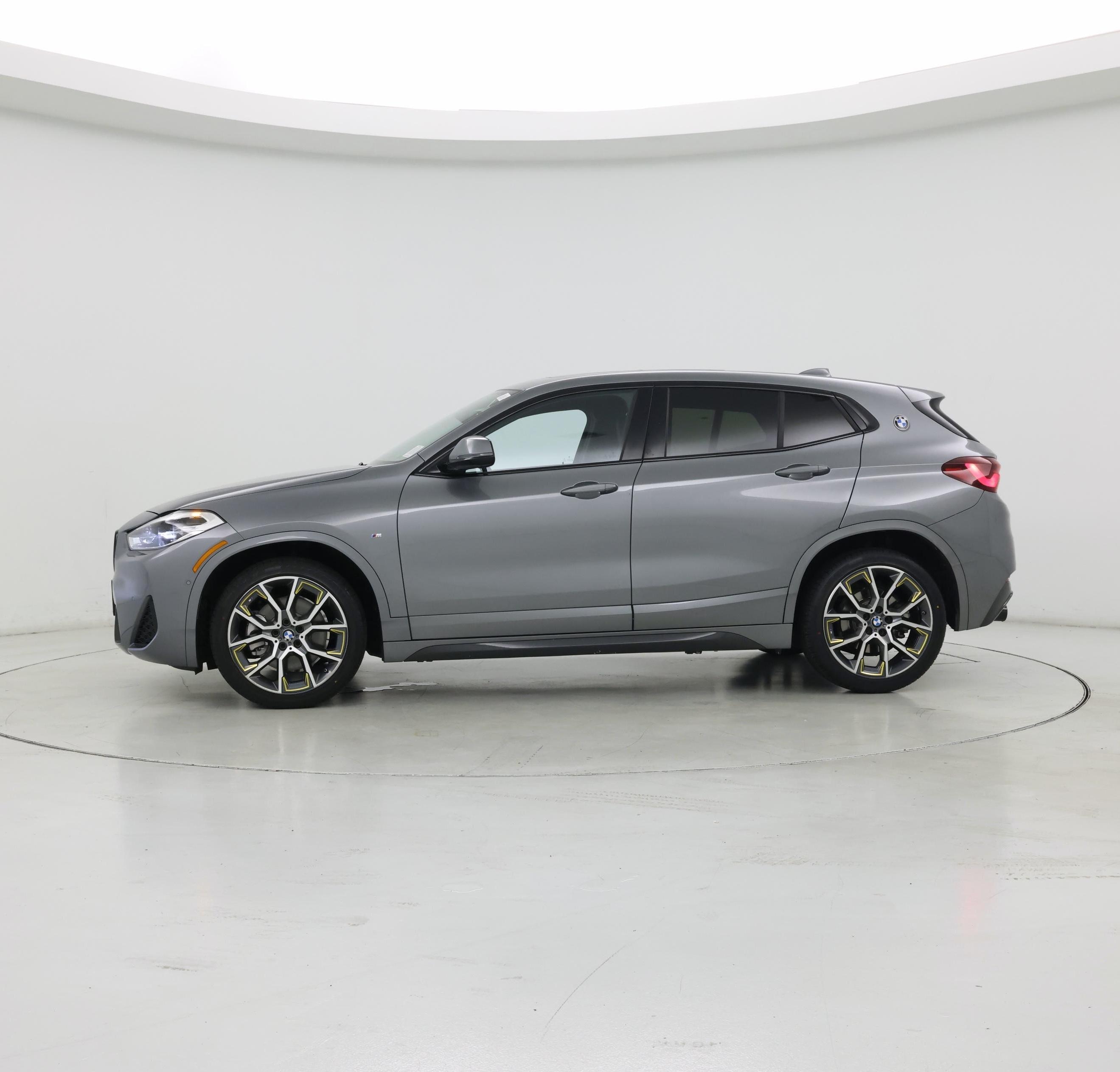 Thumbnail: 2023 BMW X2 - 3