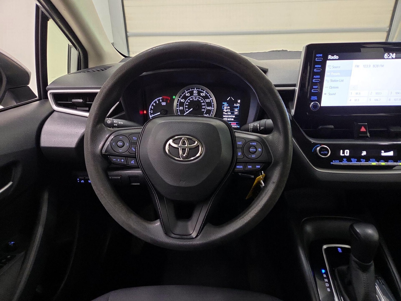2020 Toyota Corolla LE - Photo 11