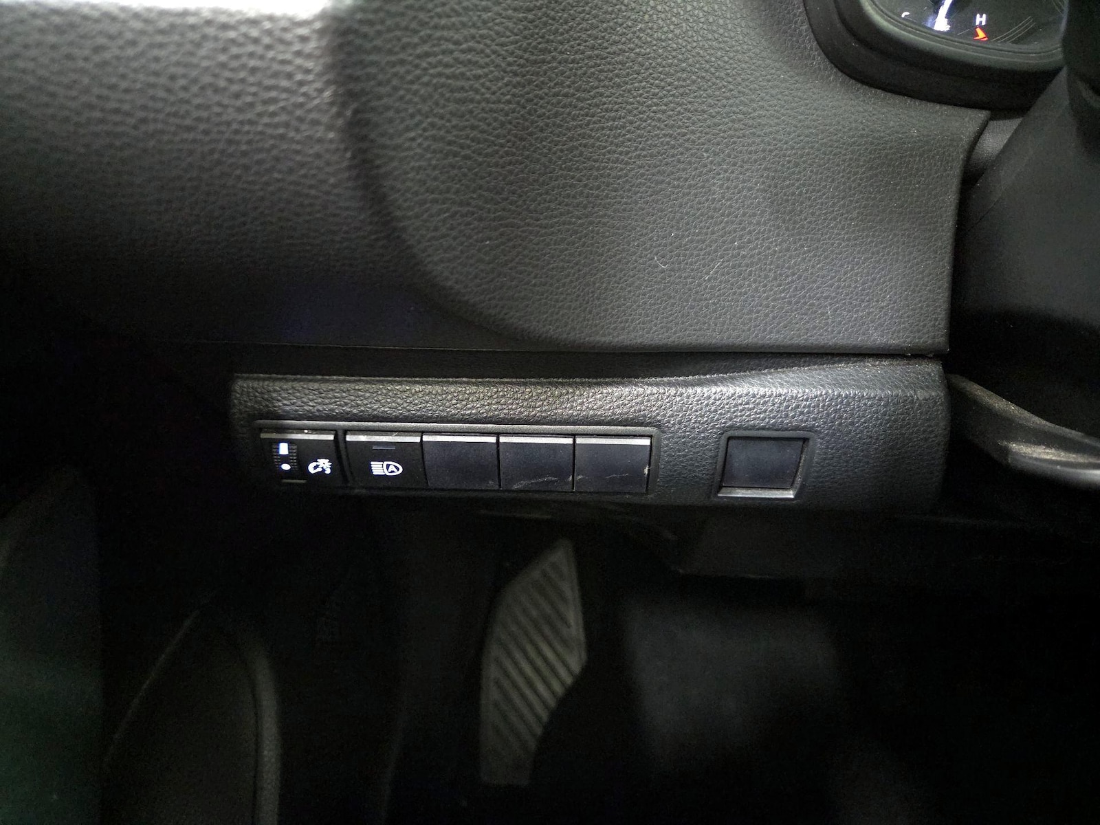 2020 Toyota Corolla LE - Photo 14