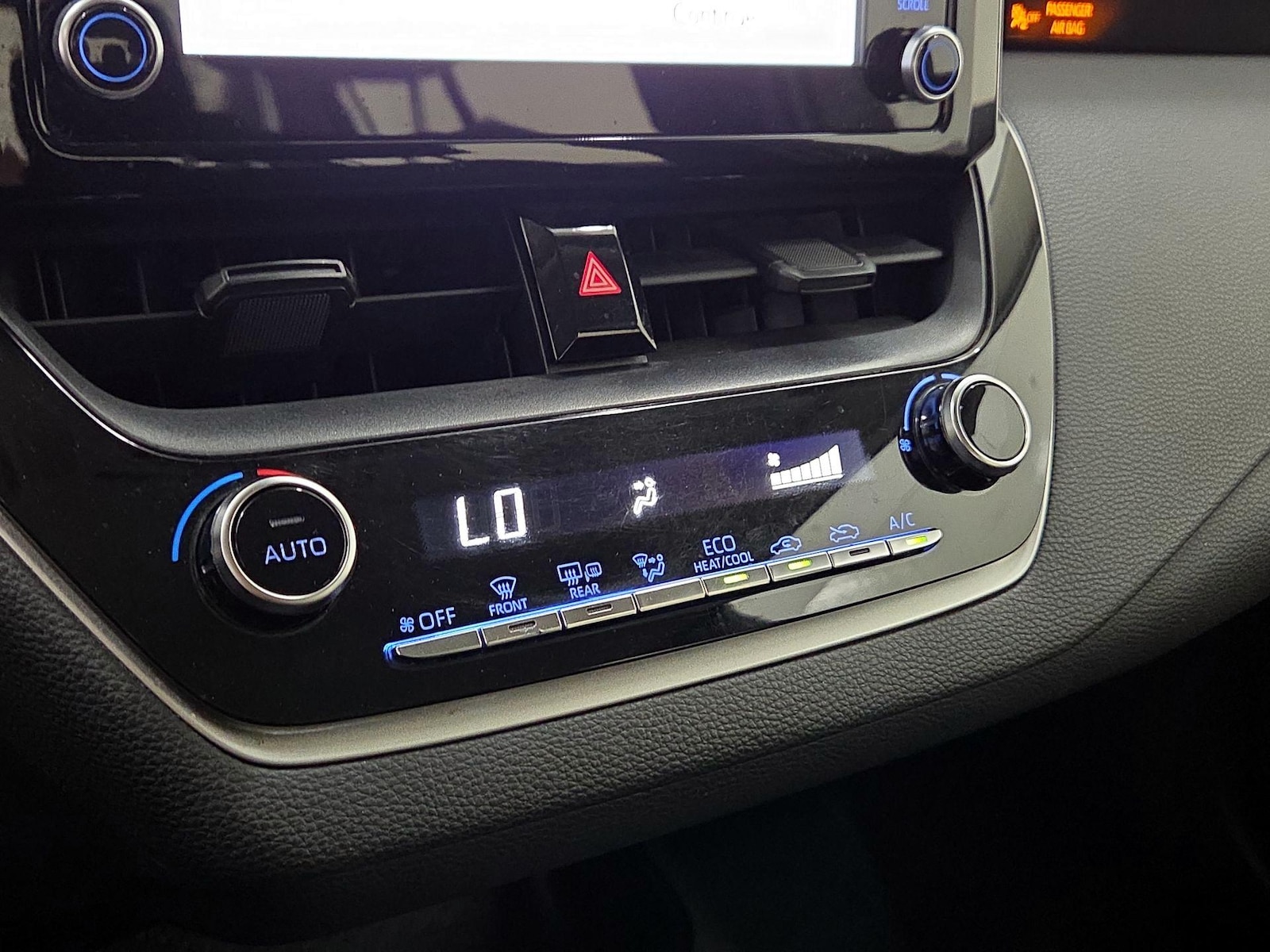 2020 Toyota Corolla LE - Photo 17