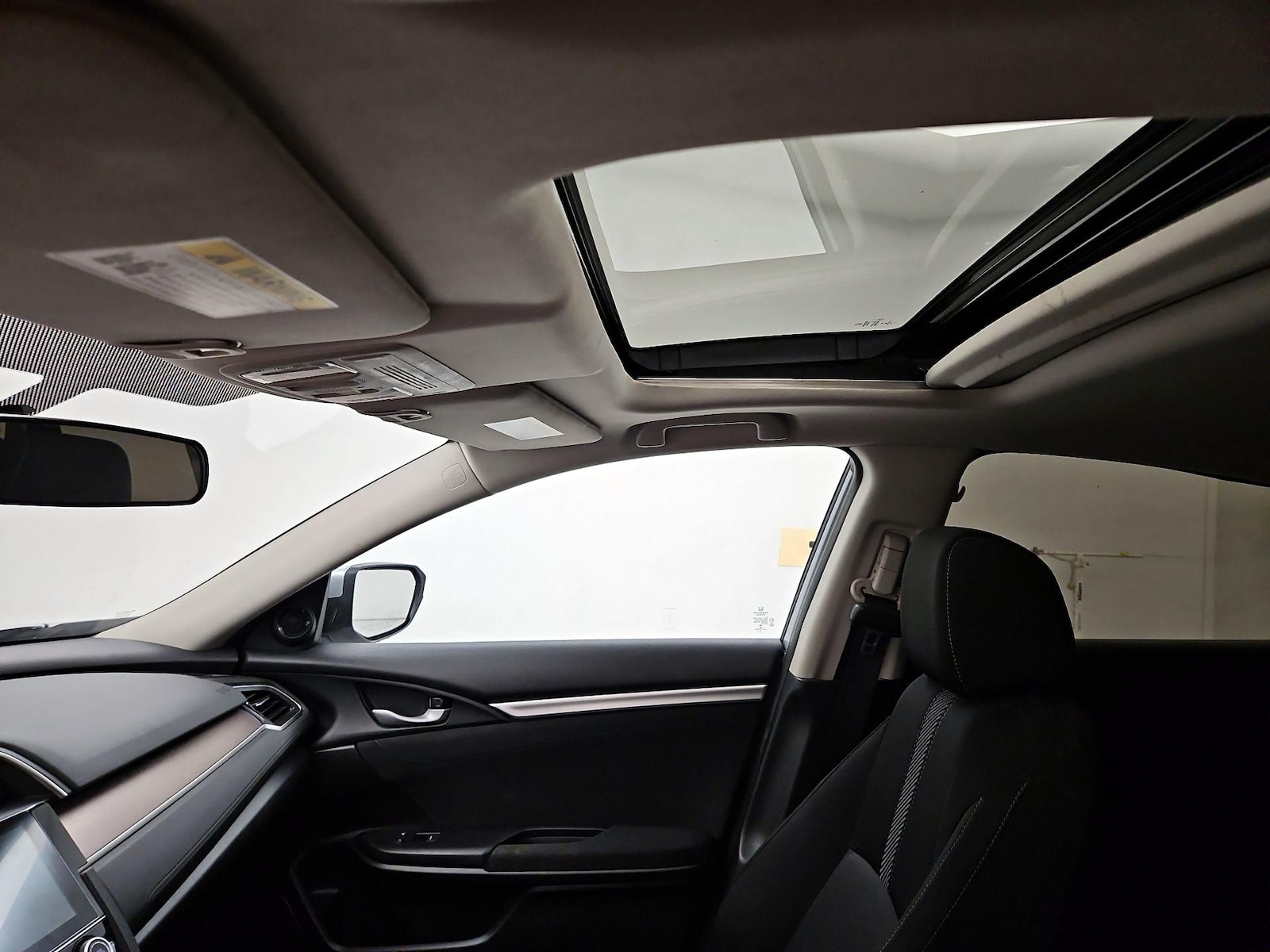 Sunroof(s) & Overhead Airbags