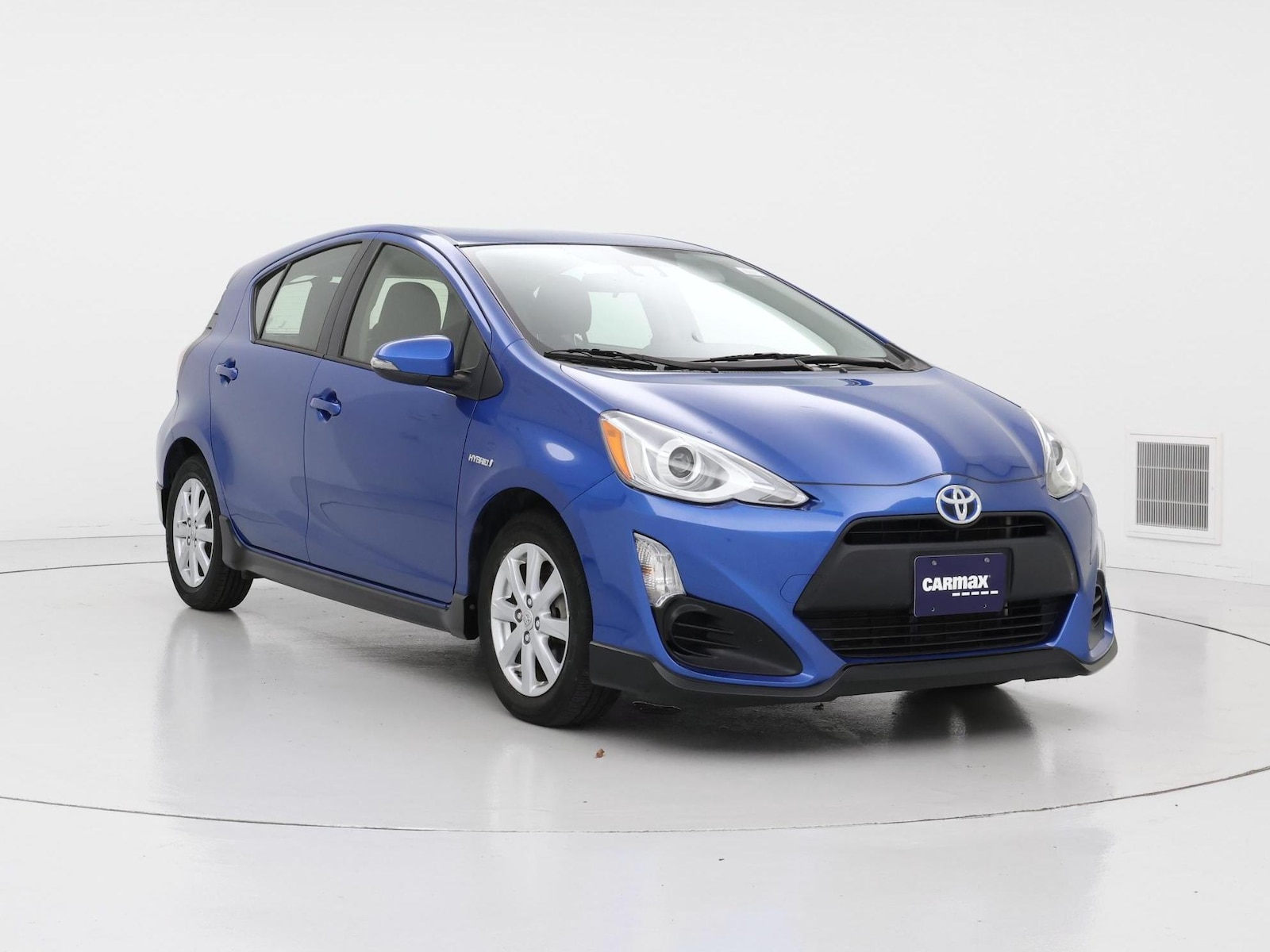 2017 Toyota Prius c Three - Photo 2