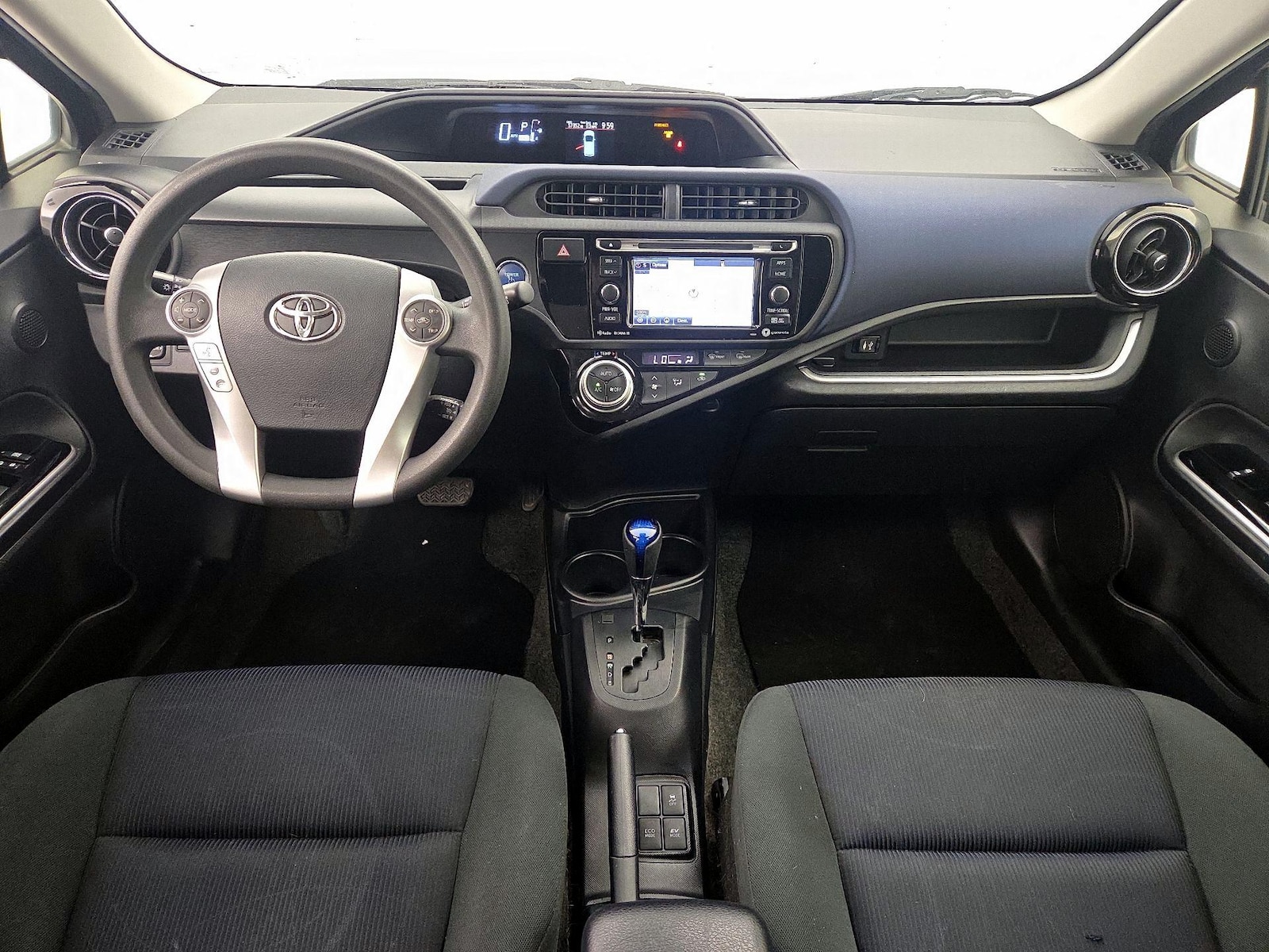 2017 Toyota Prius c Three - Photo 10