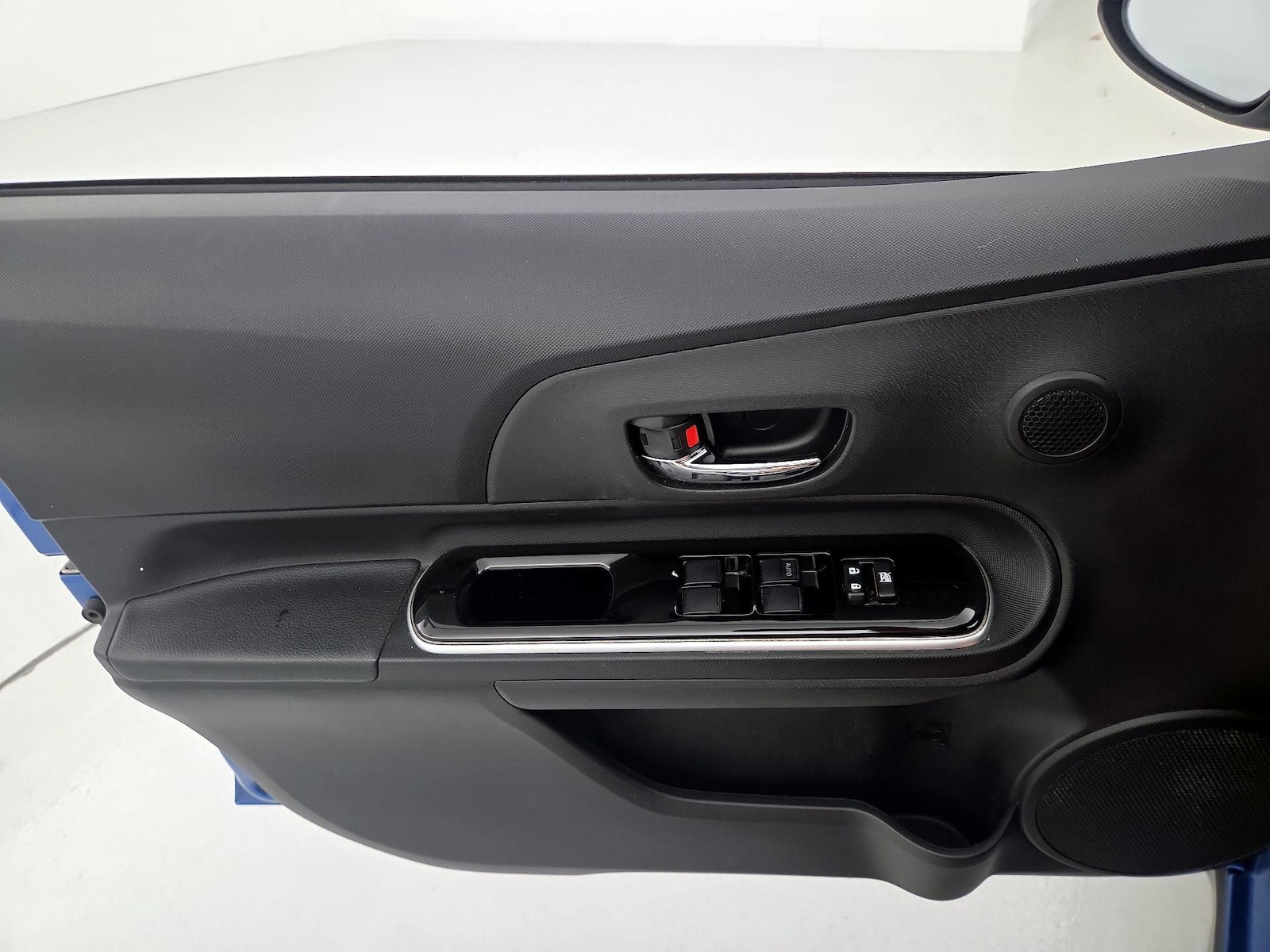 2017 Toyota Prius c Three - Photo 13