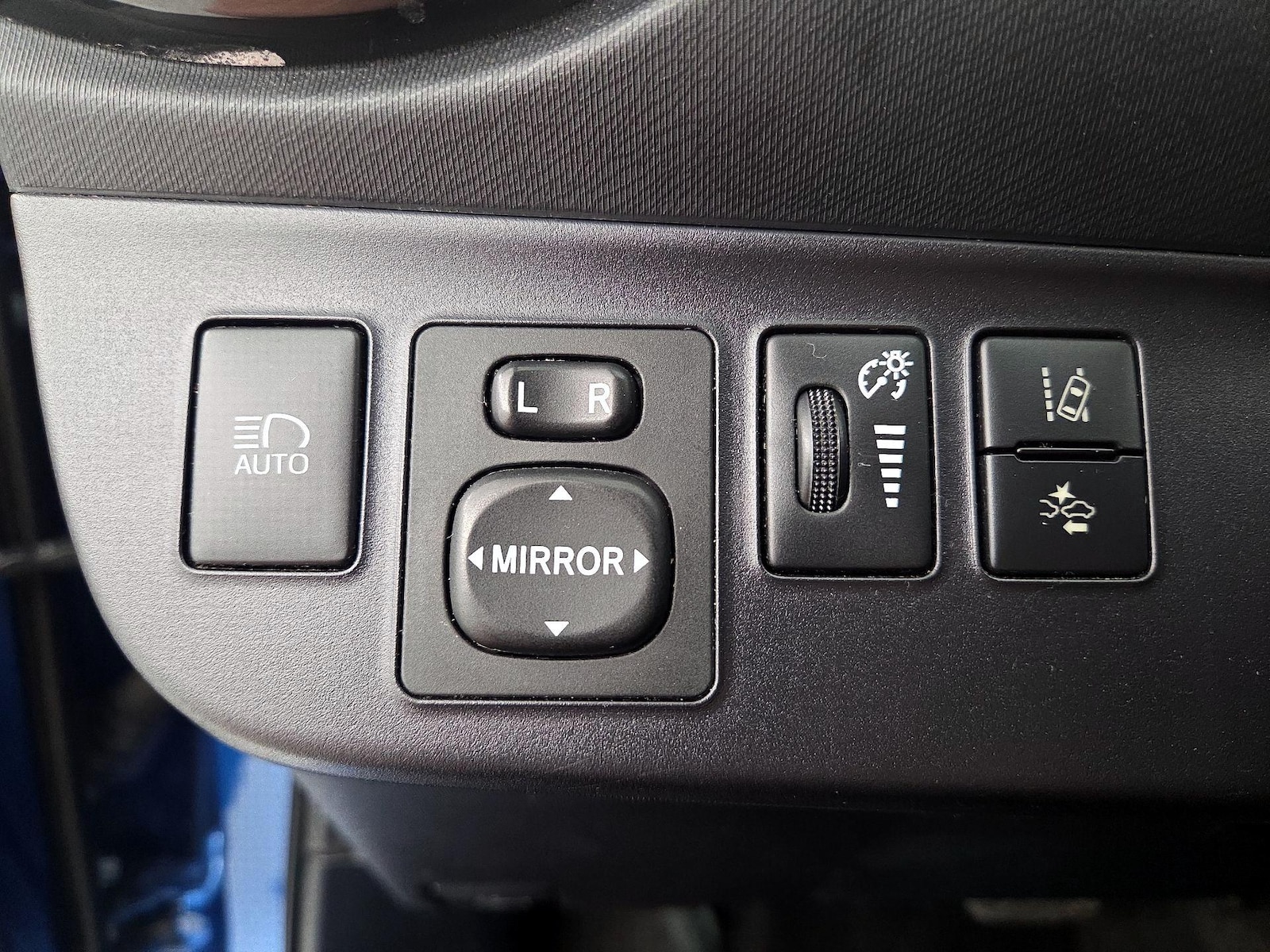2017 Toyota Prius c Three - Photo 14