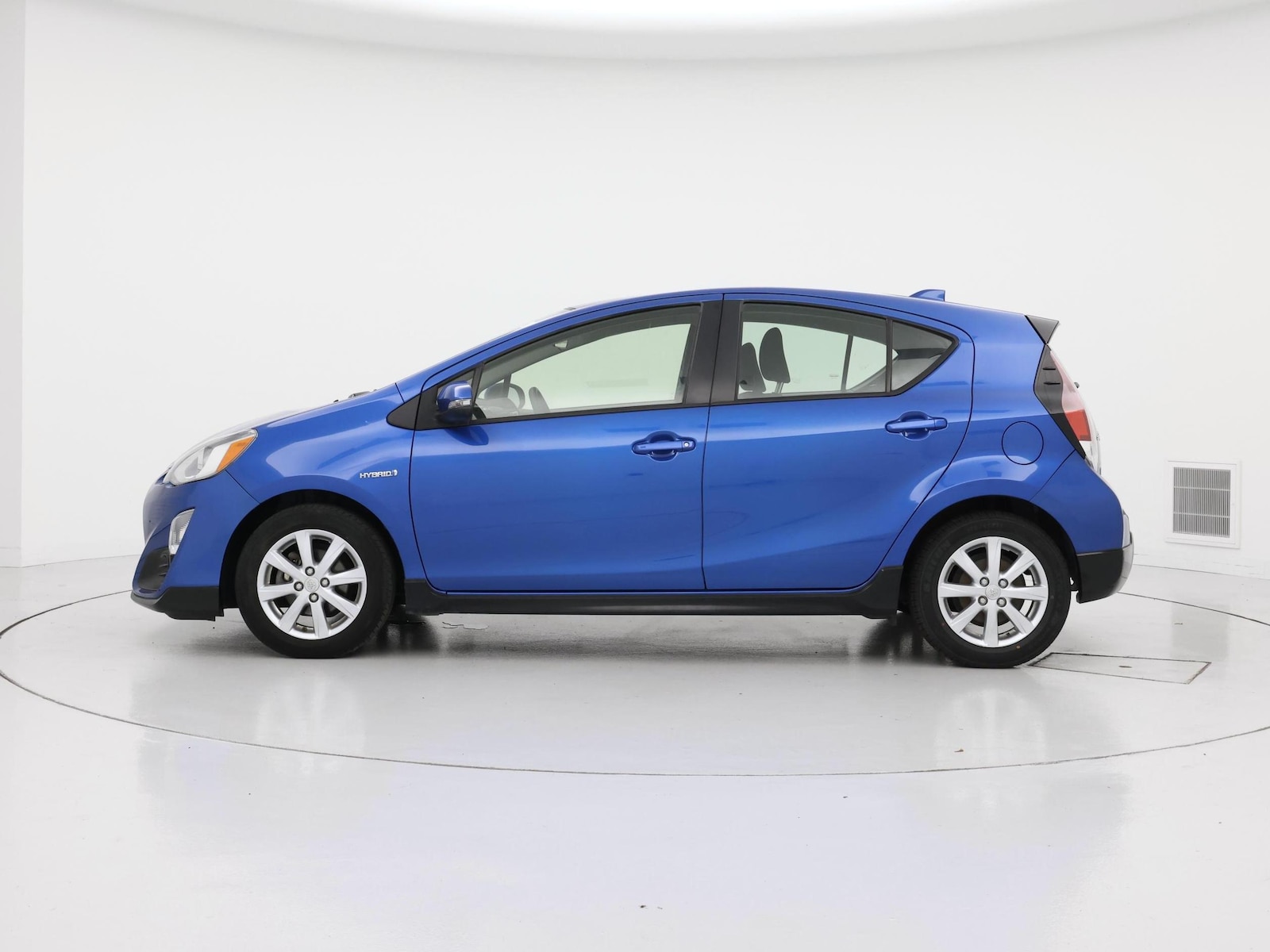 2017 Toyota Prius c Three - Photo 4