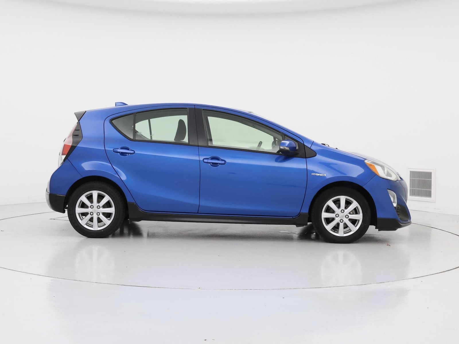 2017 Toyota Prius c Three - Photo 8