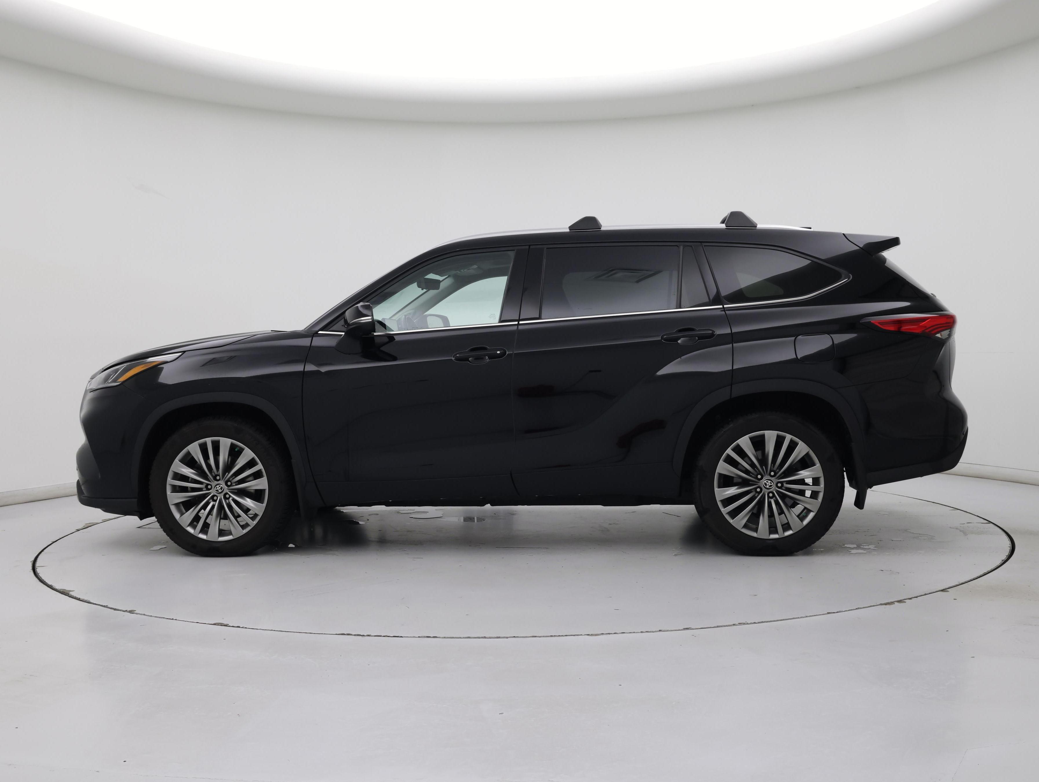 Thumbnail: 2021 Toyota Highlander - 3