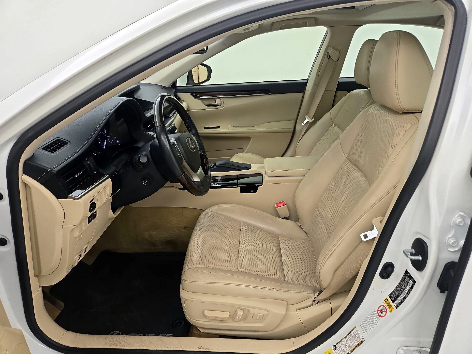 Thumbnail: 2015 Lexus ES - 11