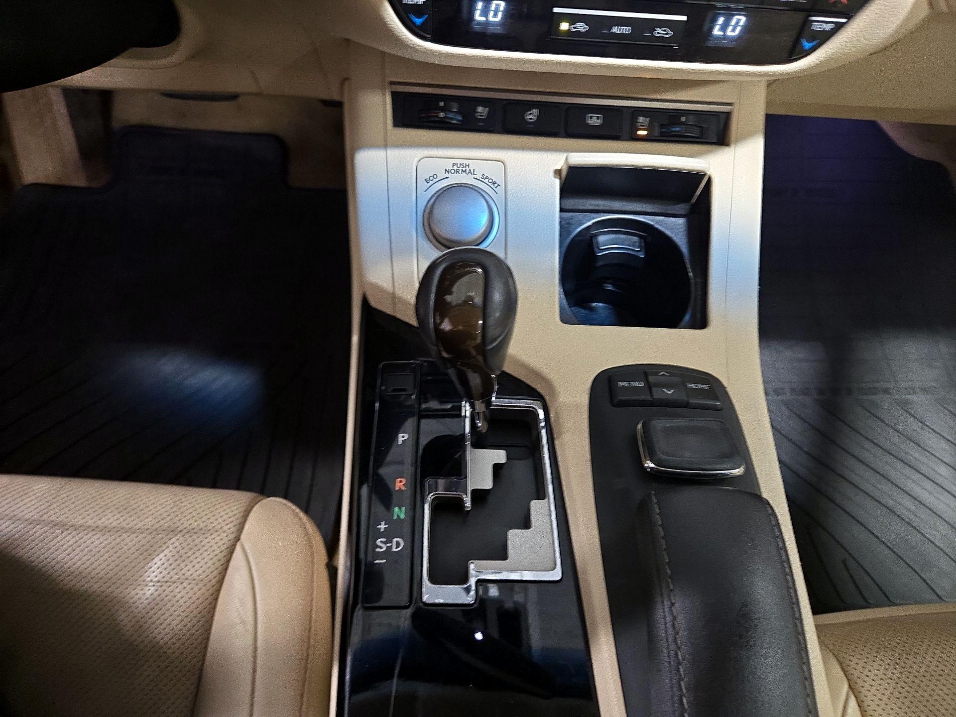 Thumbnail: 2015 Lexus ES - 18