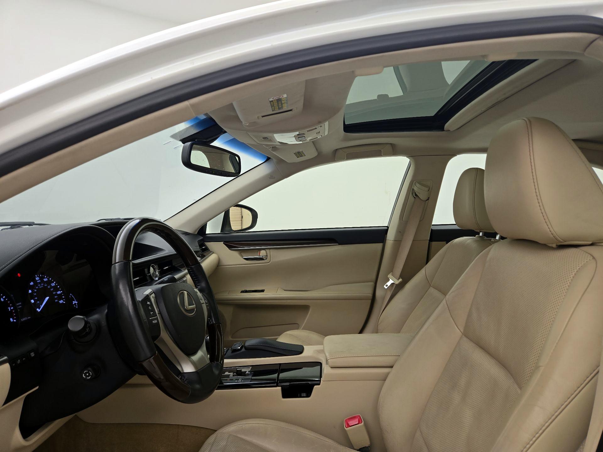 Thumbnail: 2015 Lexus ES - 20