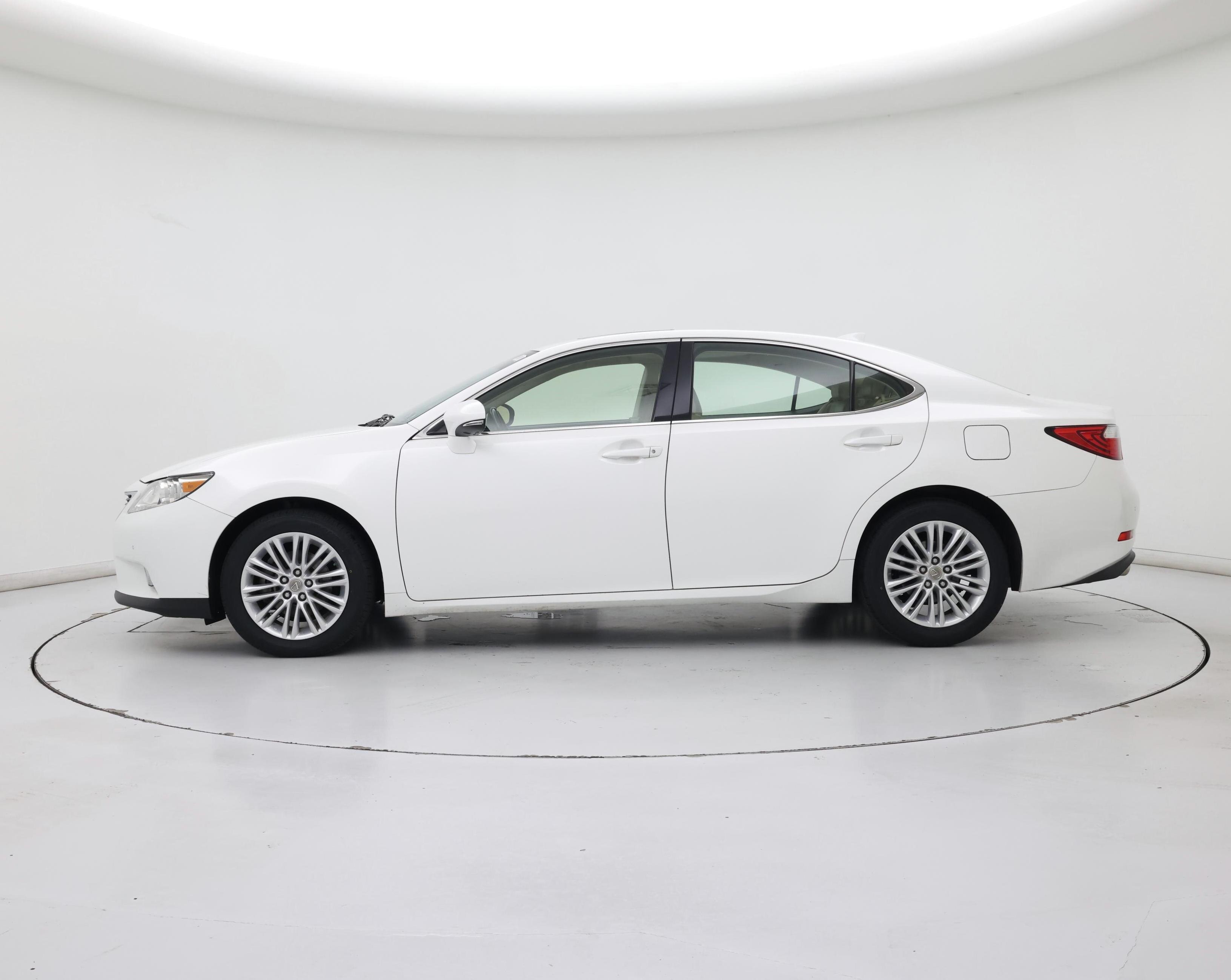 Thumbnail: 2015 Lexus ES - 3