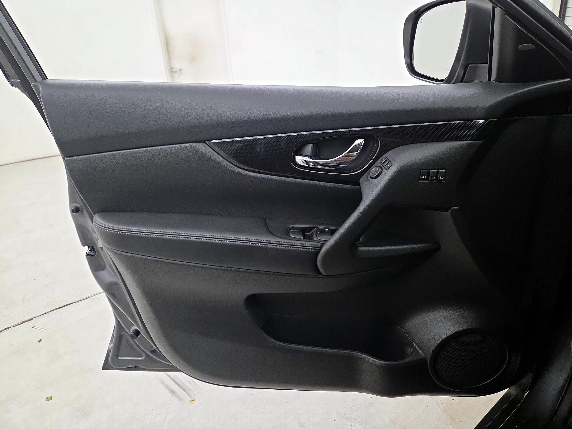 Thumbnail: 2018 Nissan Rogue - 12
