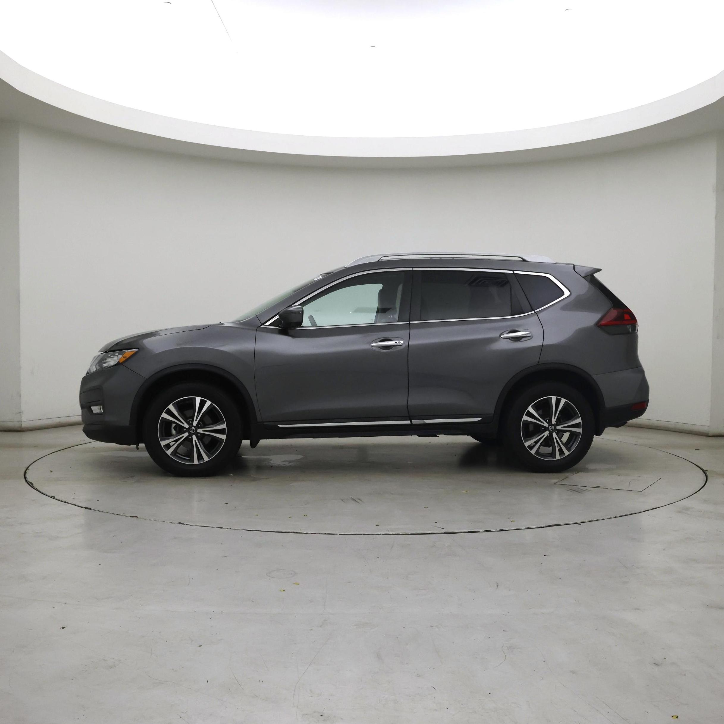 Thumbnail: 2018 Nissan Rogue - 3
