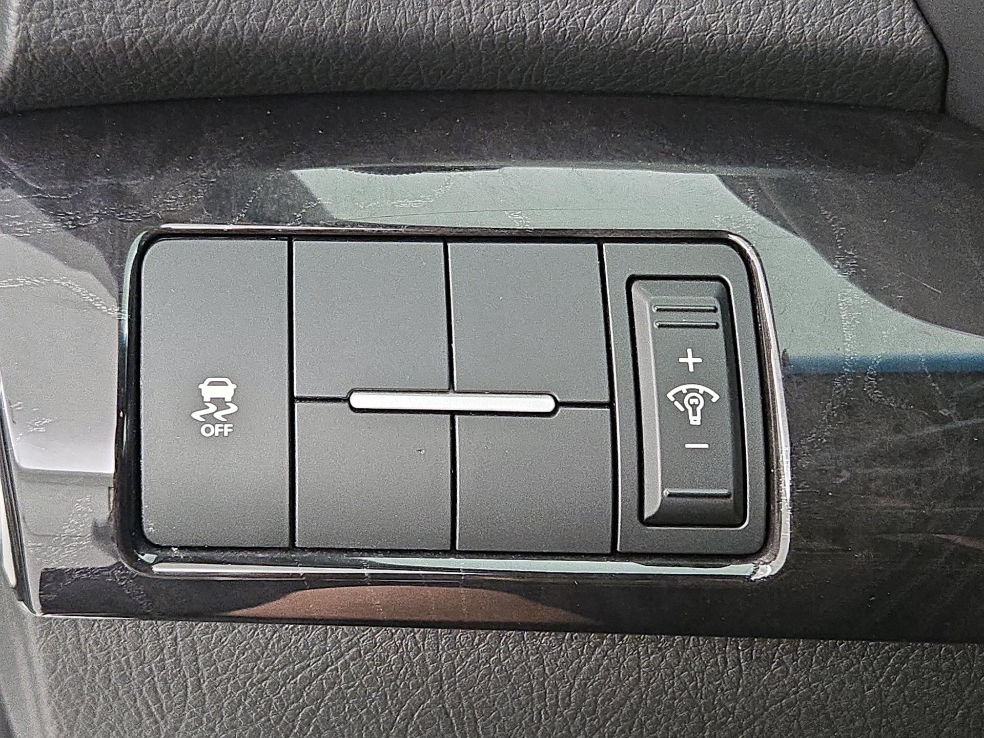 Thumbnail: 2015 Kia Sorento - 13