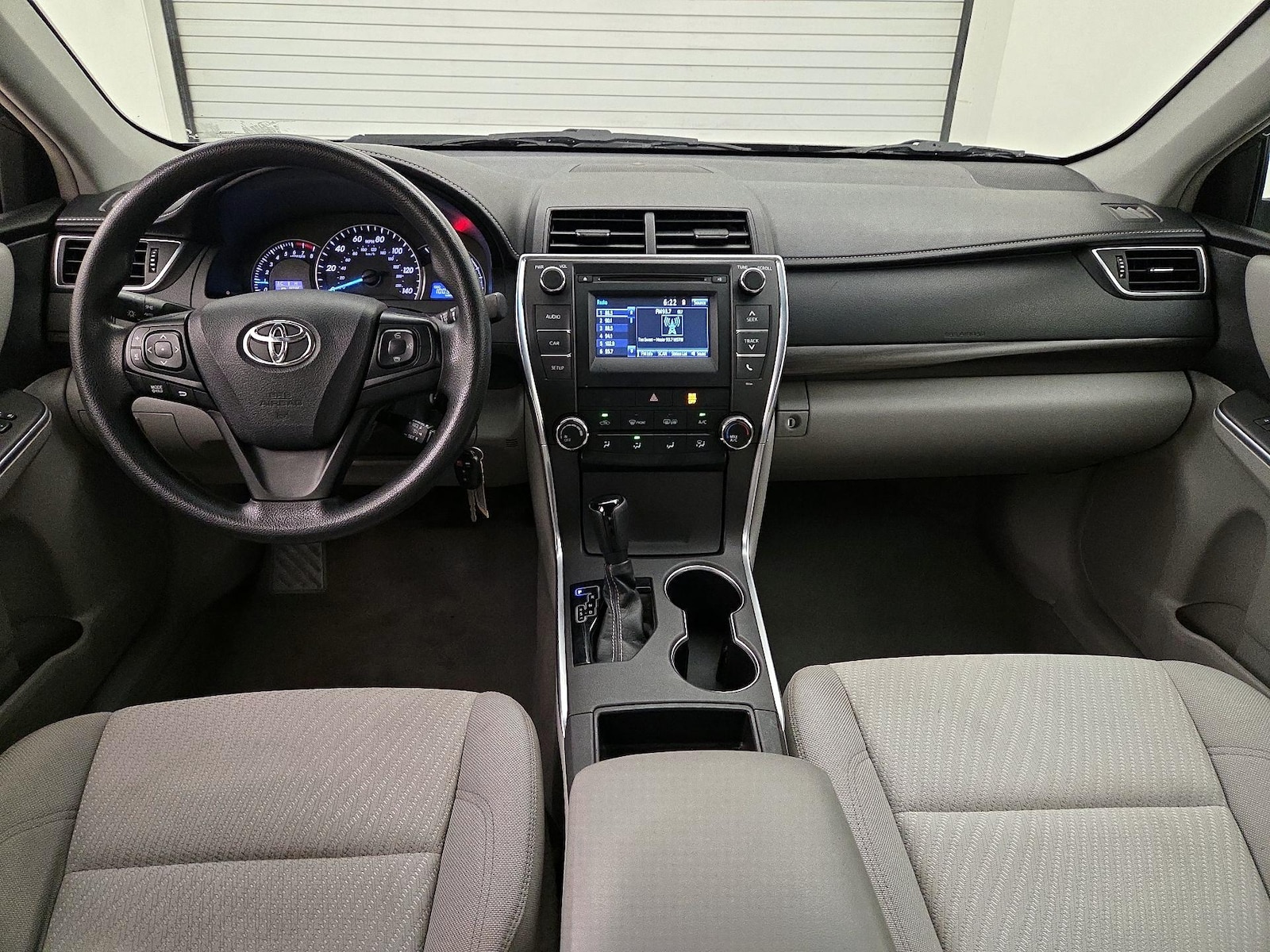 2015 Toyota Camry LE - Photo 10