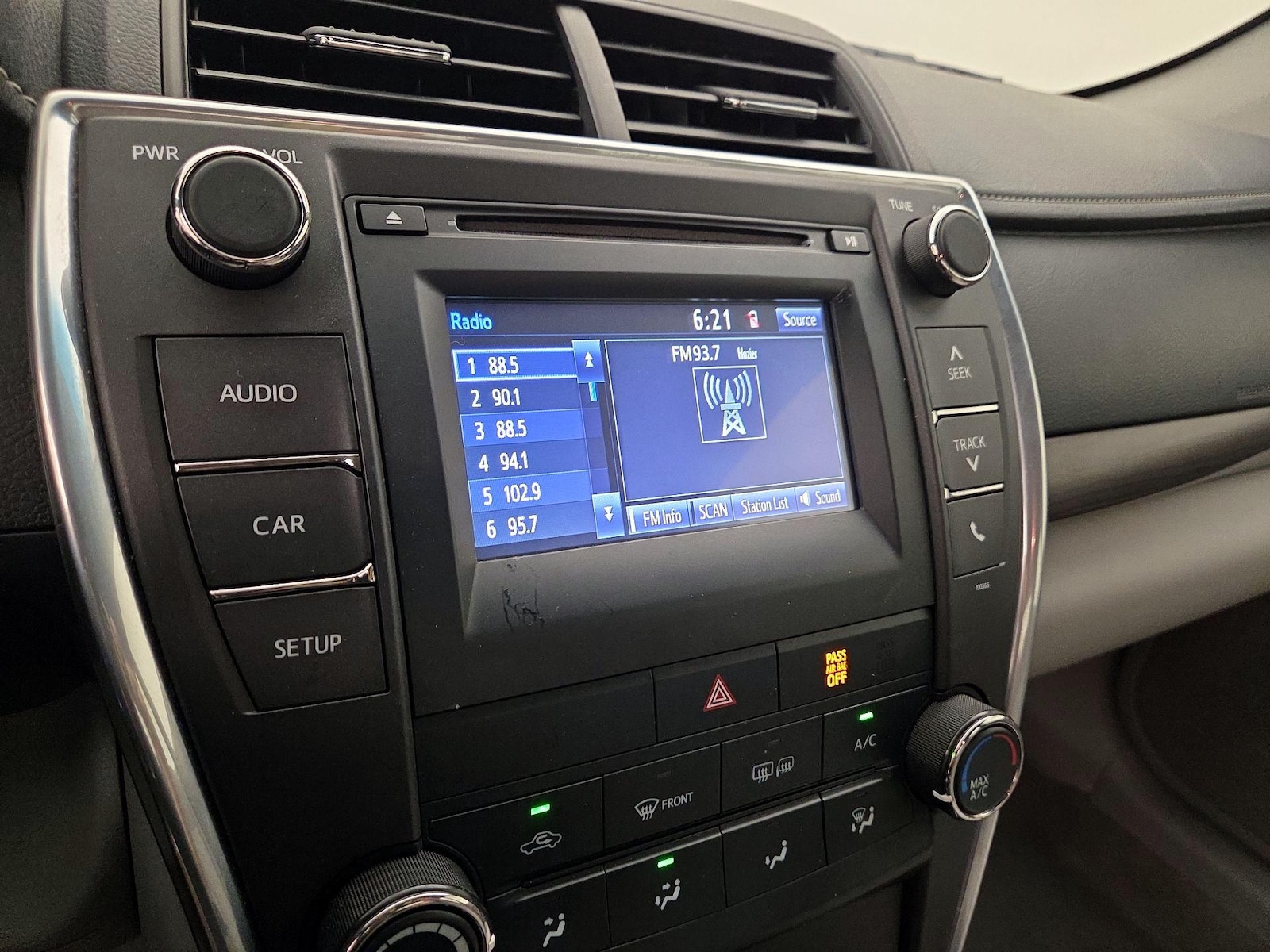 2015 Toyota Camry LE - Photo 15