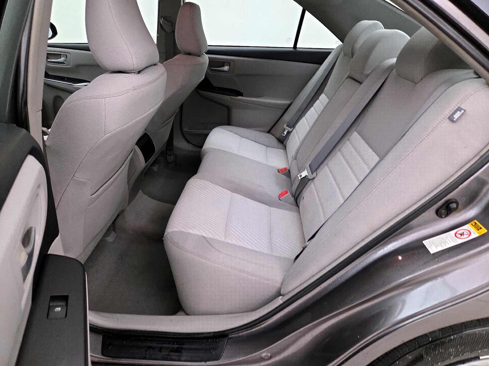 2015 Toyota Camry LE - Photo 18