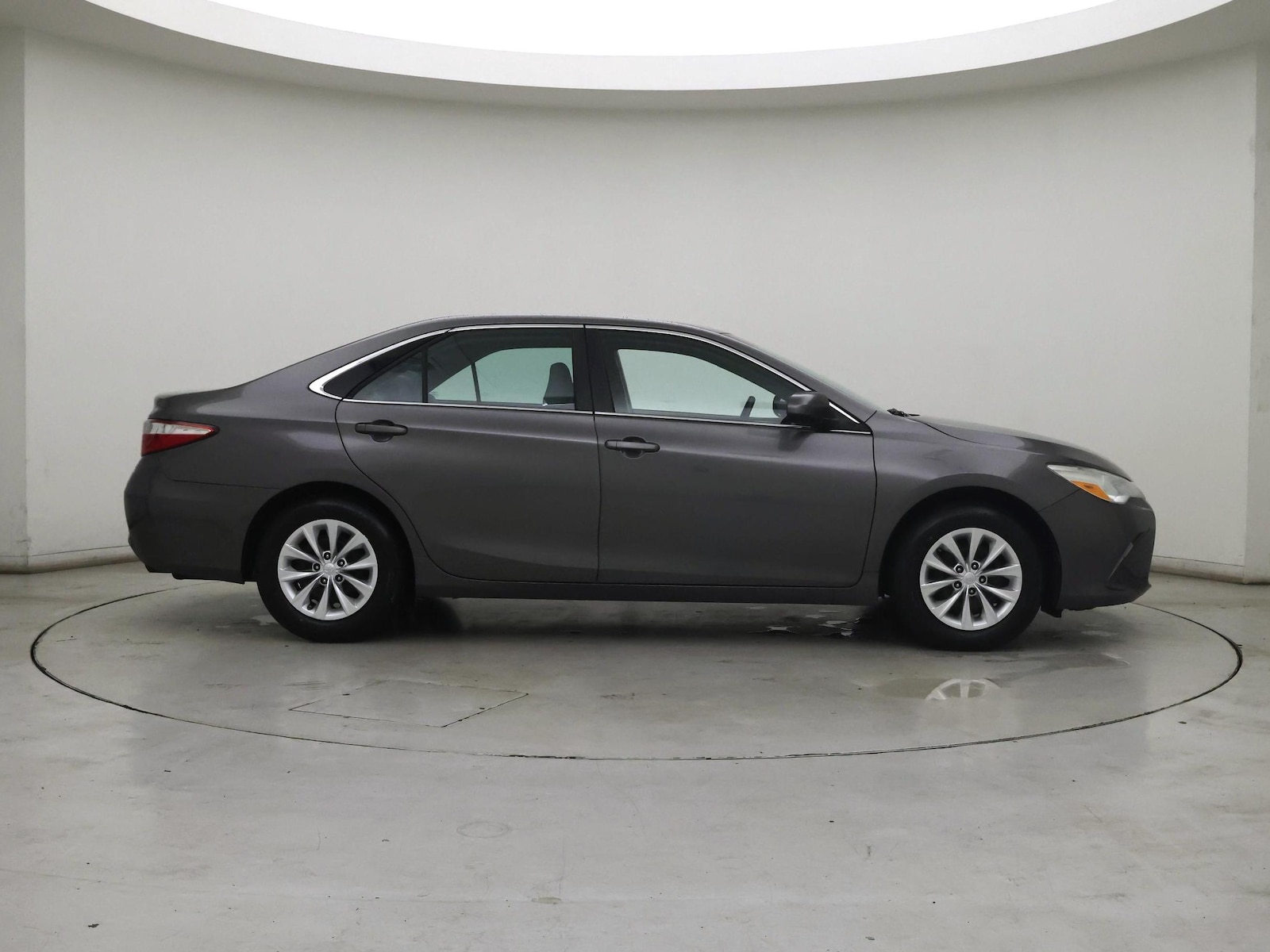 2015 Toyota Camry LE - Photo 8