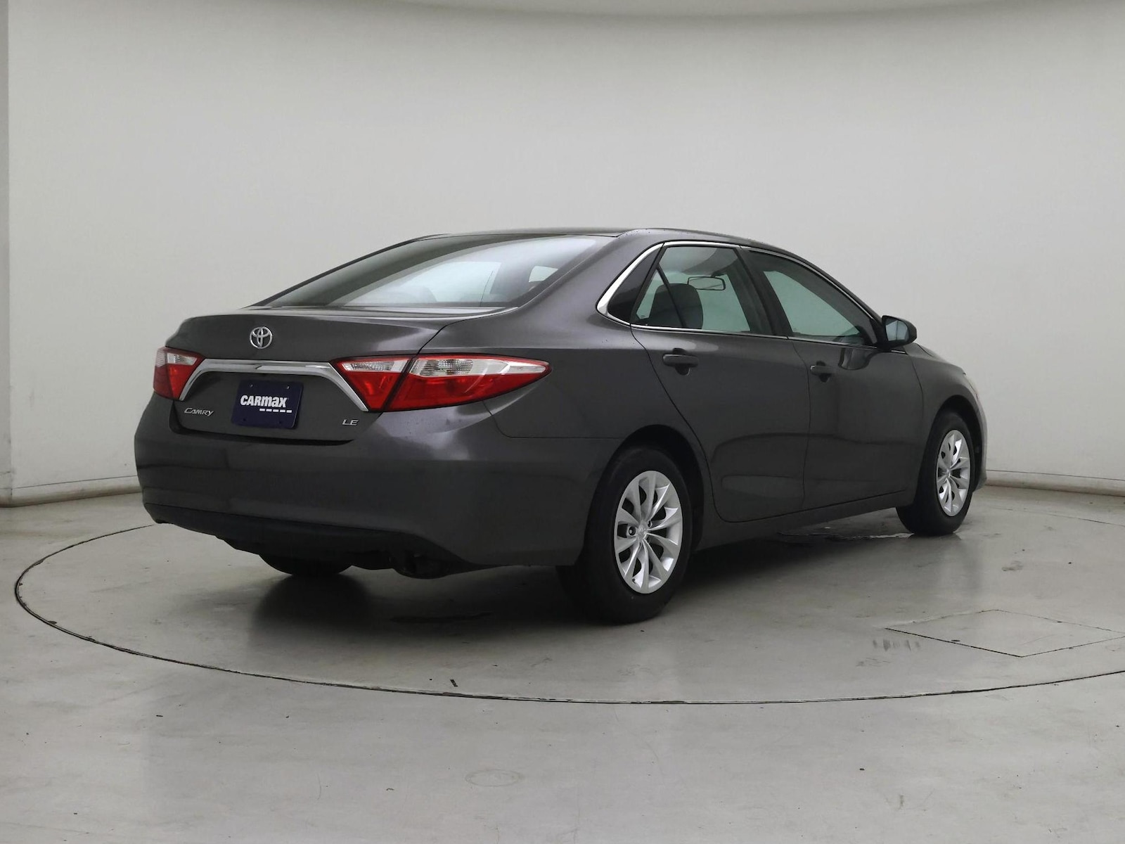 2015 Toyota Camry LE - Photo 9