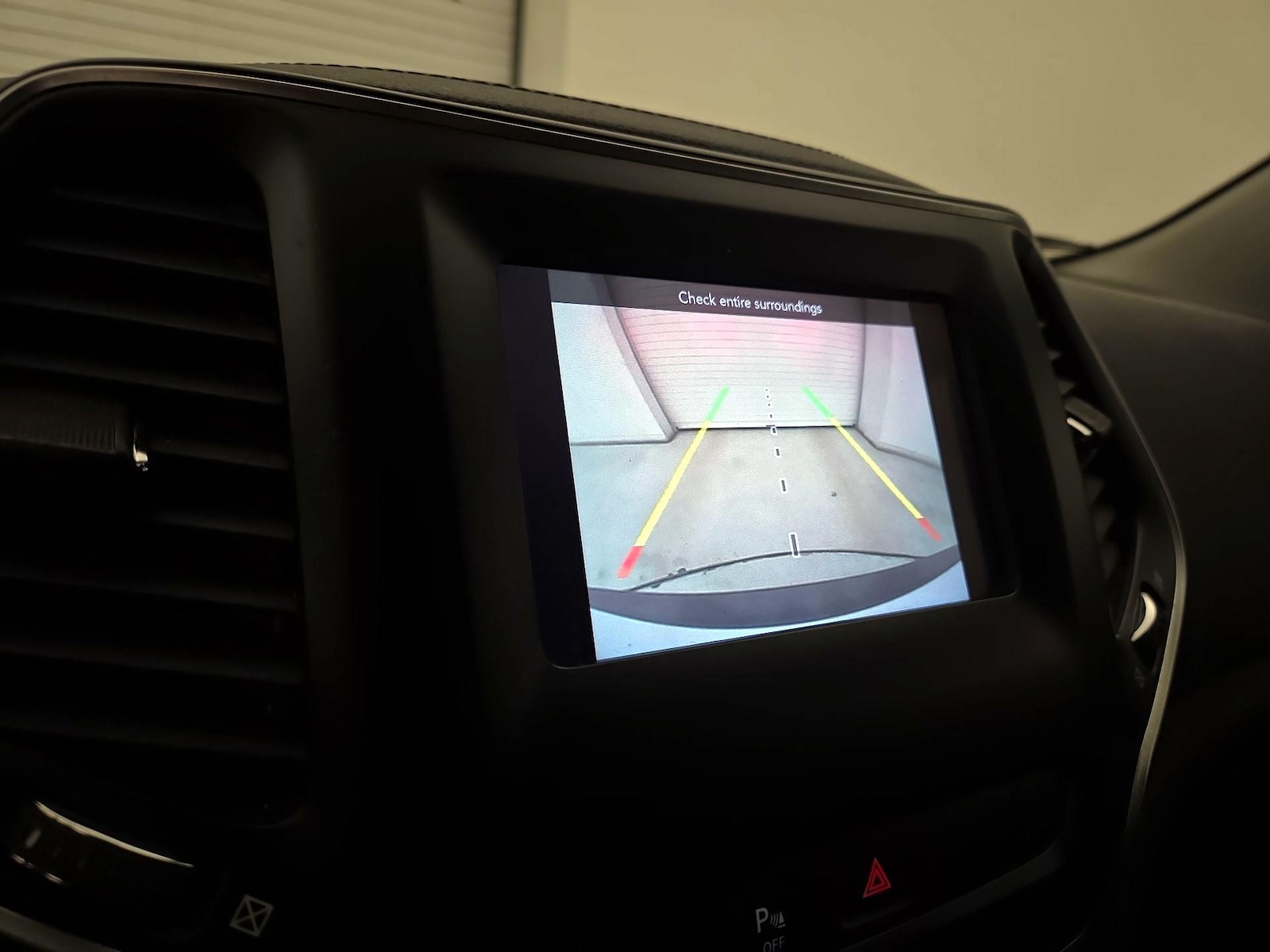 2019 Jeep Cherokee Latitude Plus - Photo 15