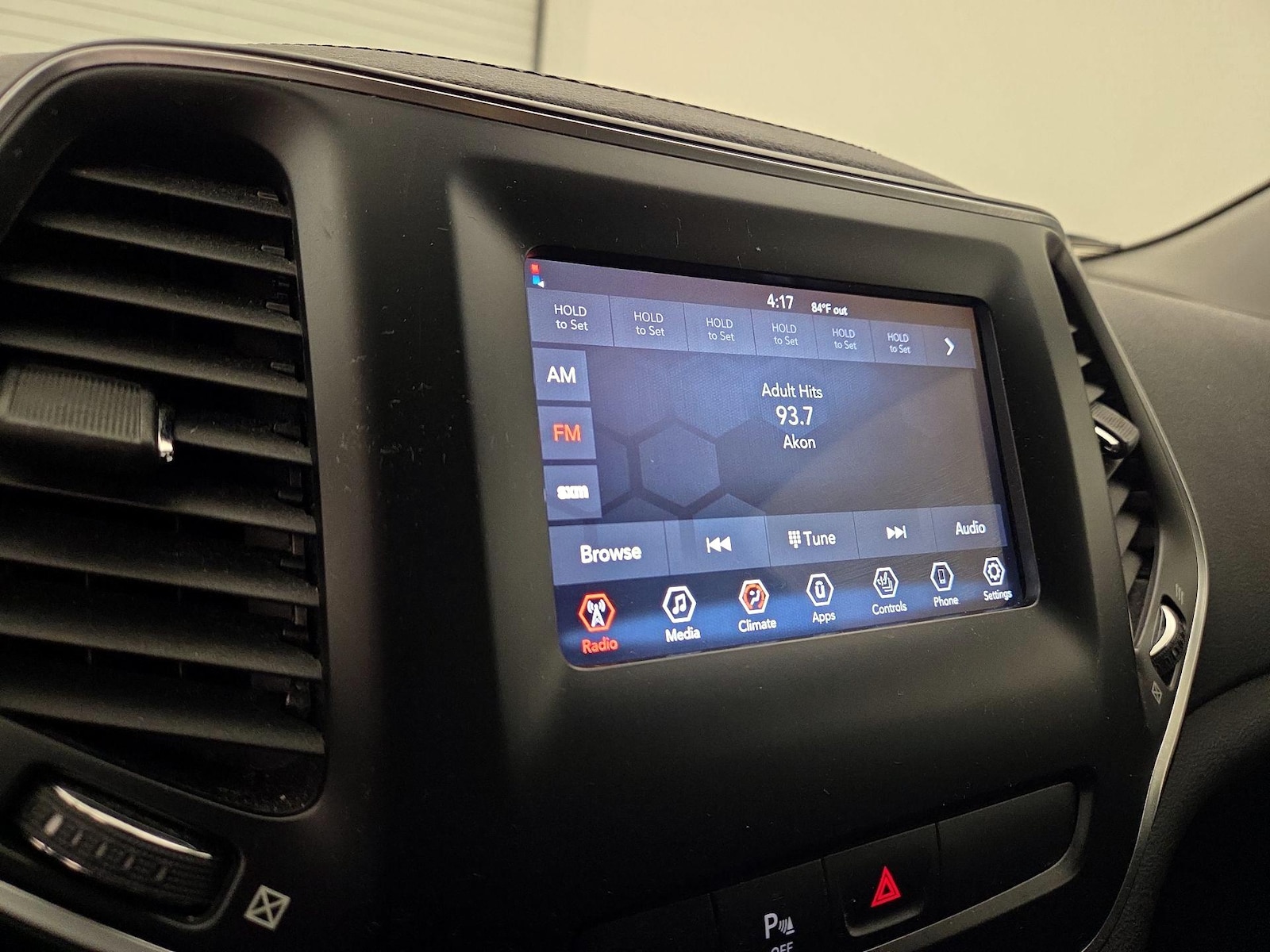 2019 Jeep Cherokee Latitude Plus - Photo 16