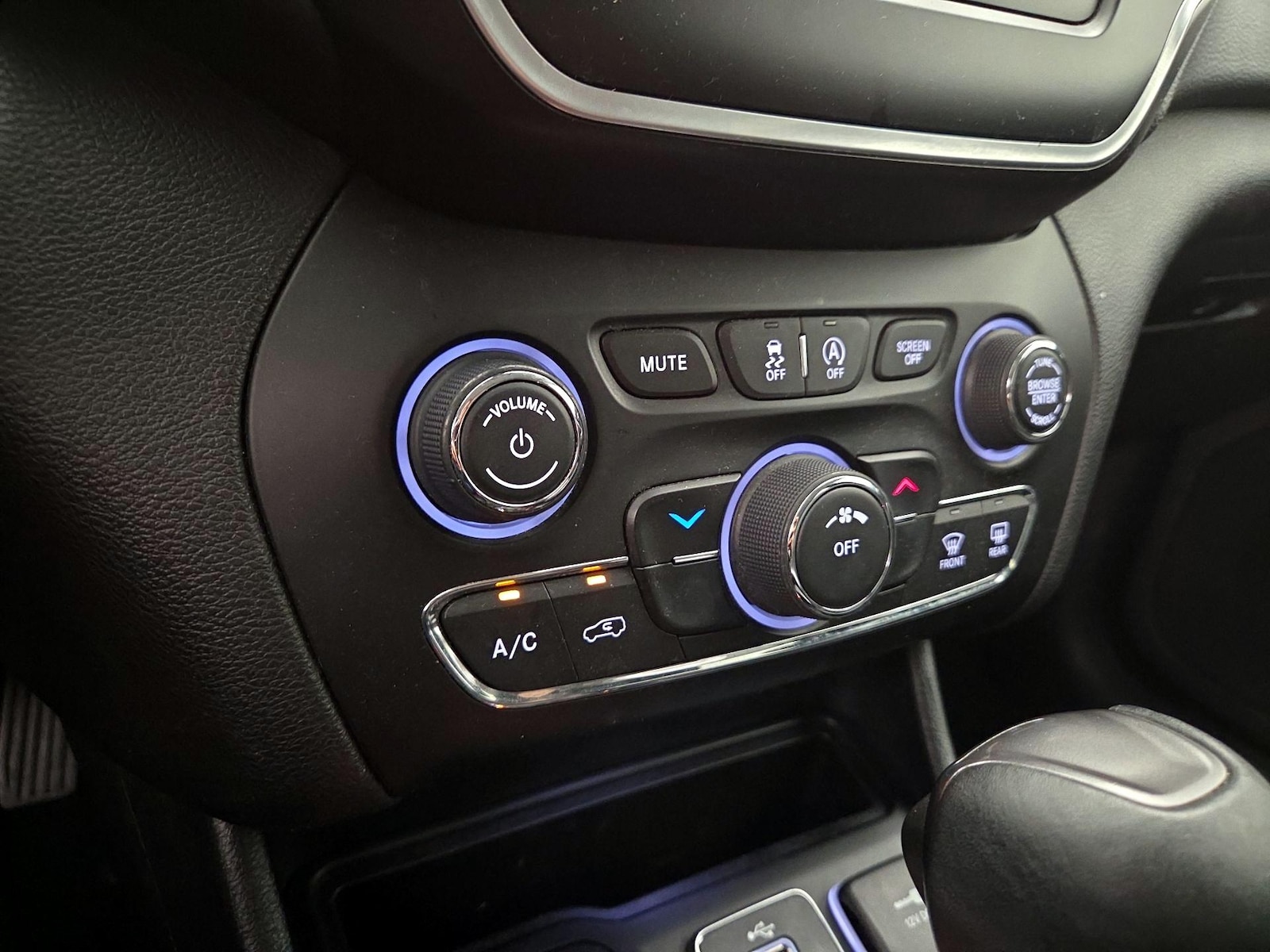 2019 Jeep Cherokee Latitude Plus - Photo 17