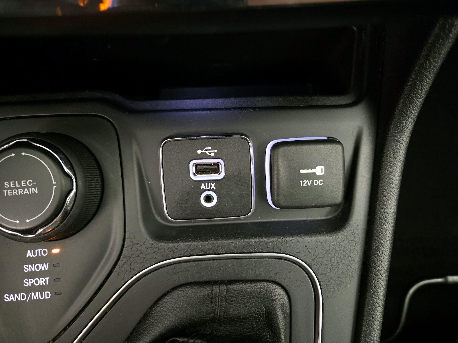 2019 Jeep Cherokee Latitude Plus - Photo 19